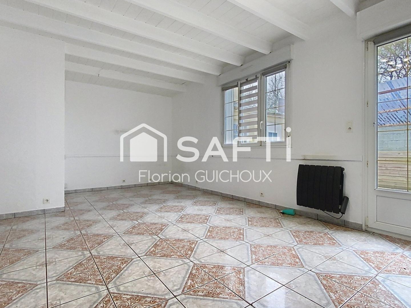 Maison de ville : 5 chambres, garage, terrasse ensoleillée. Opportunité d'investissement!