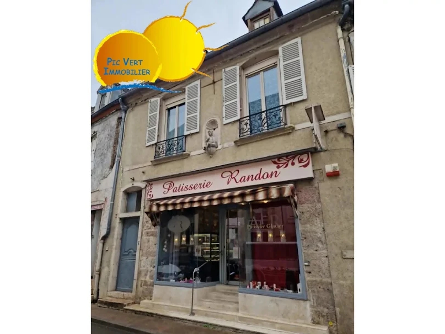 Local 6 pièces 150 m²