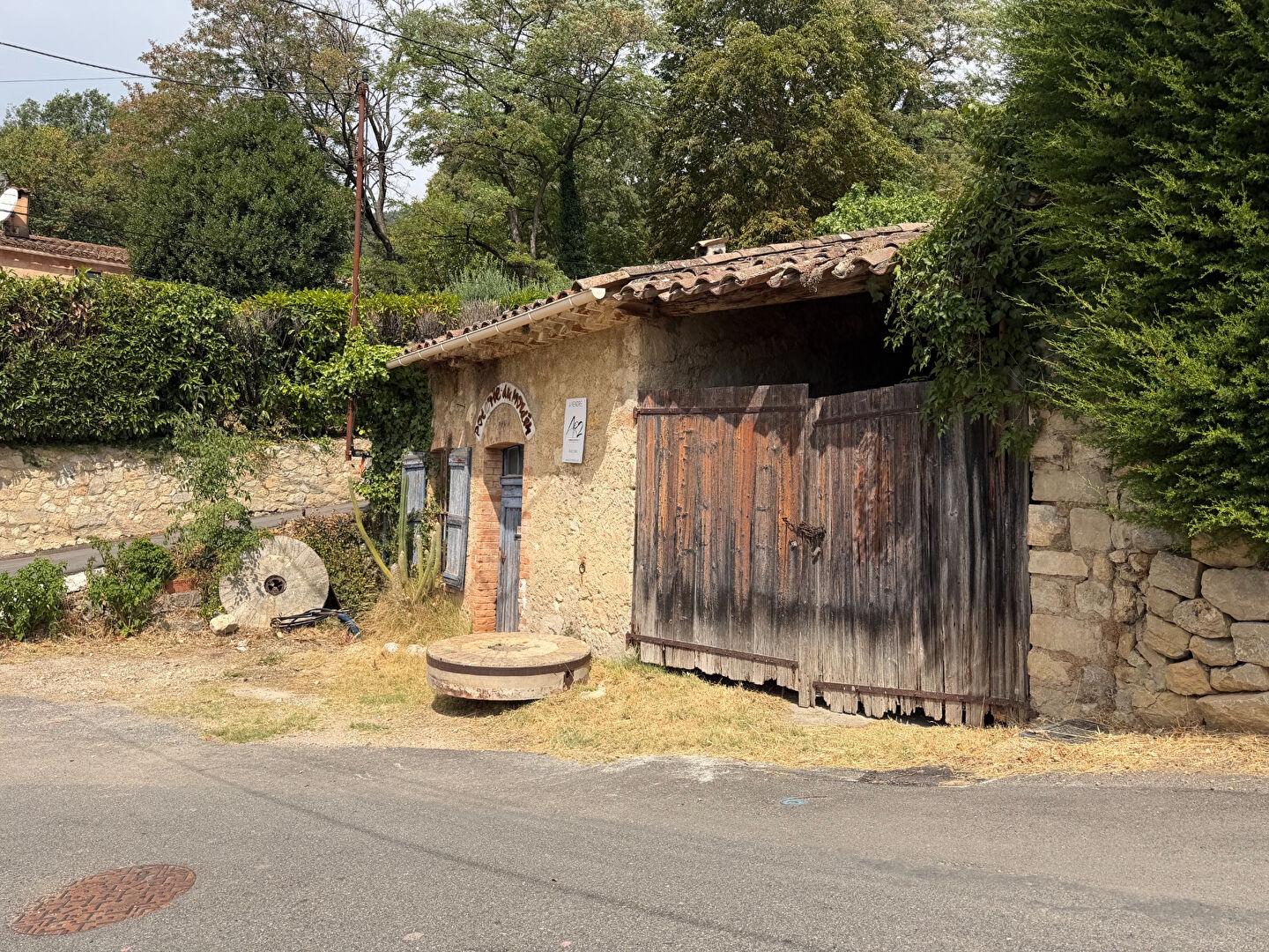 Locaux à vendre - 2 pièces - 99m2 - Seillans (83440)