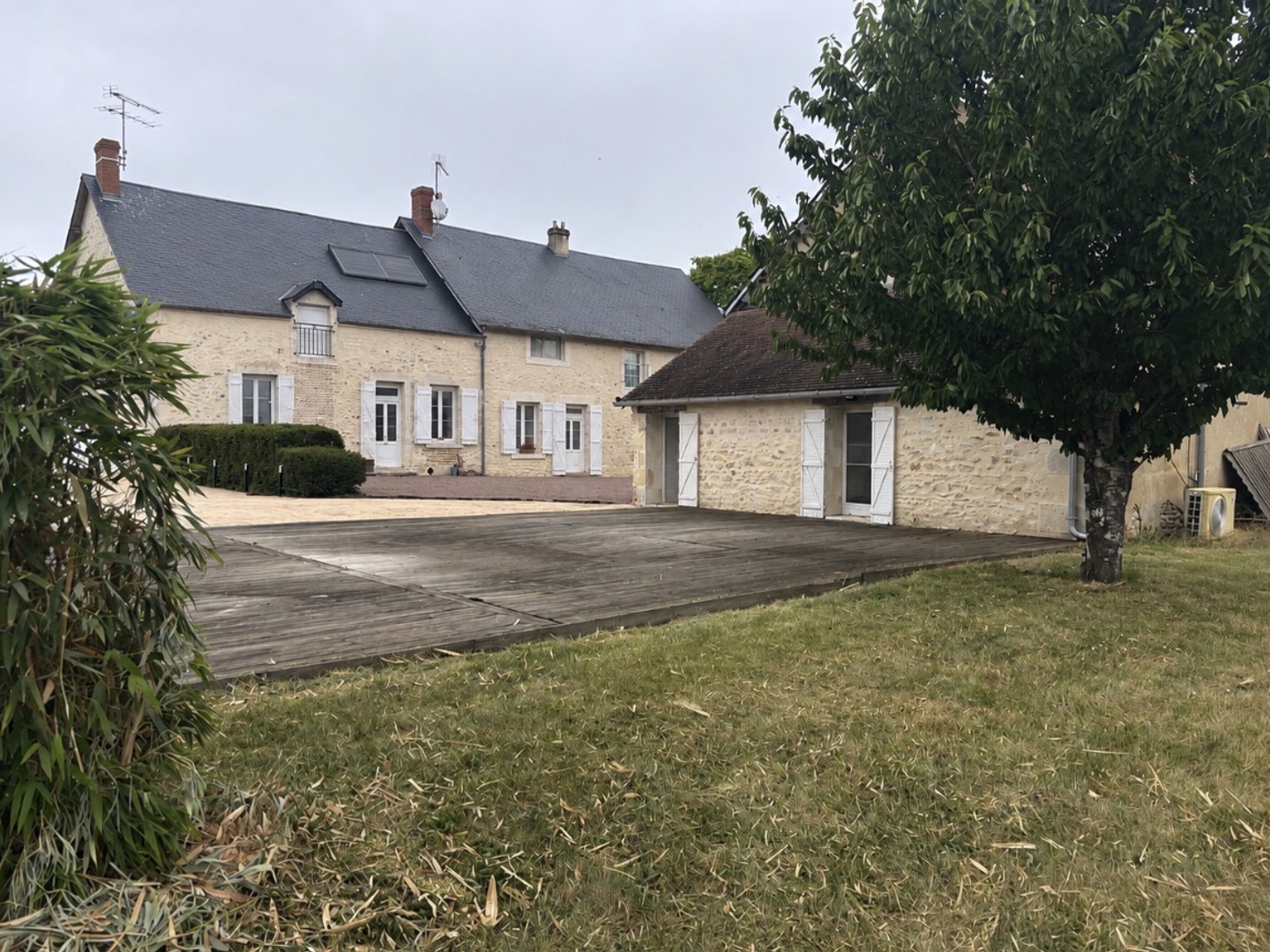 Maison à vendre - 9 pièces - 300m2 - Villeneuve-Sur-Cher (18400)