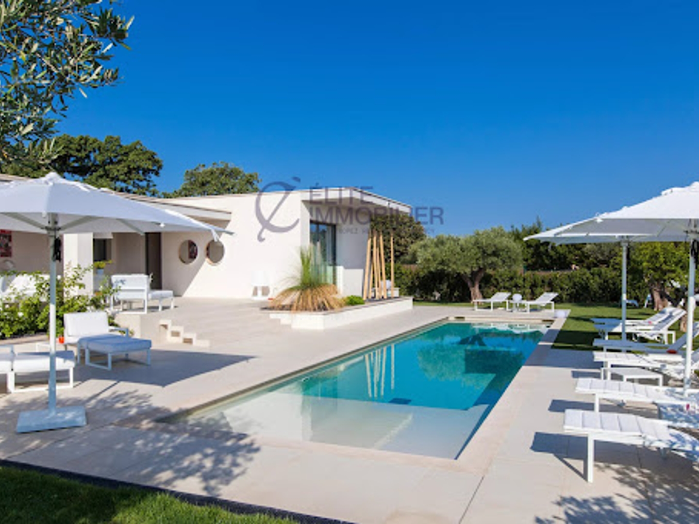 Villa 8 pièces 360 m²