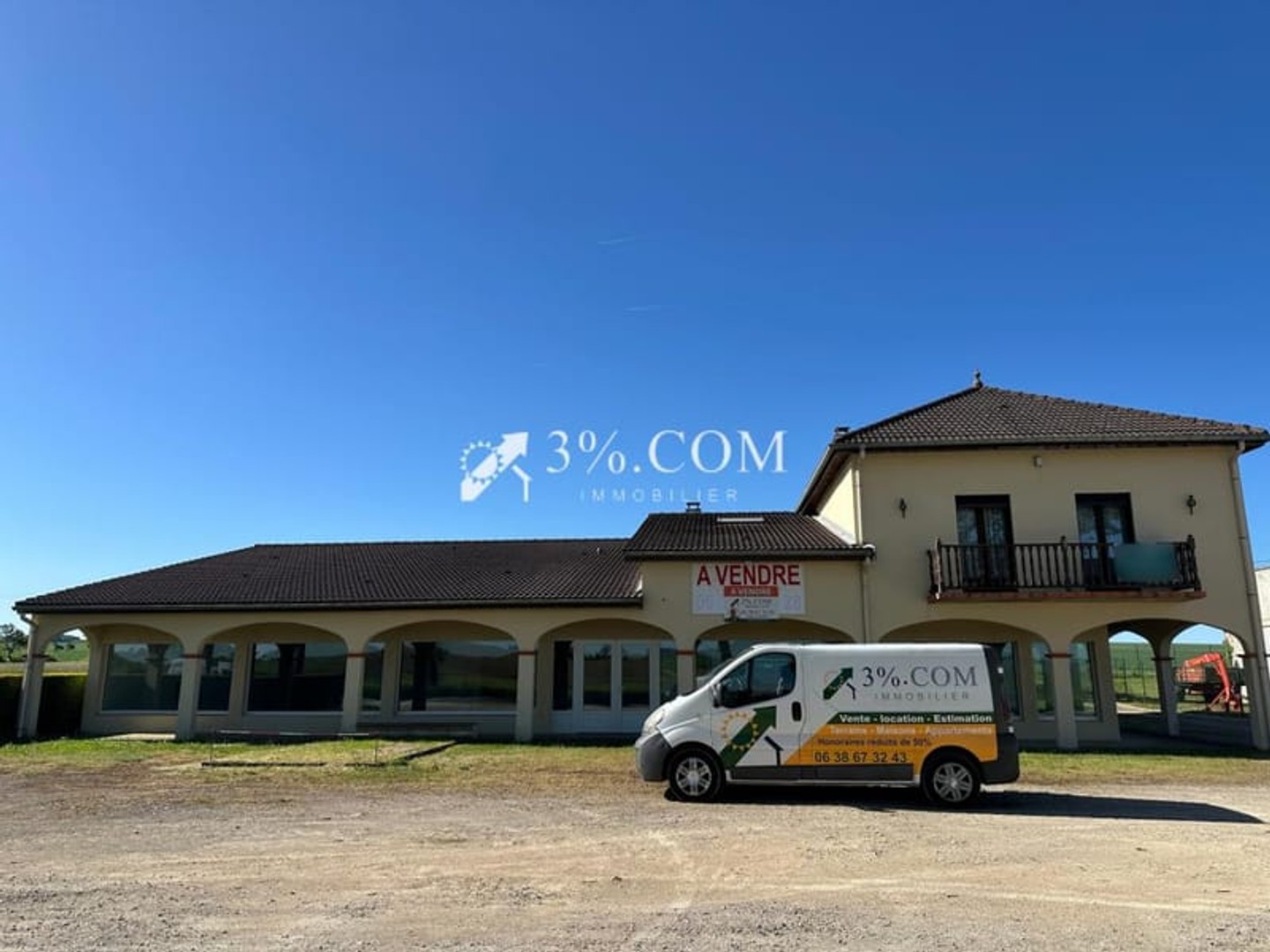 Locaux commerciaux avec logement 639 m2 DOMBASLE EN XANTOIS