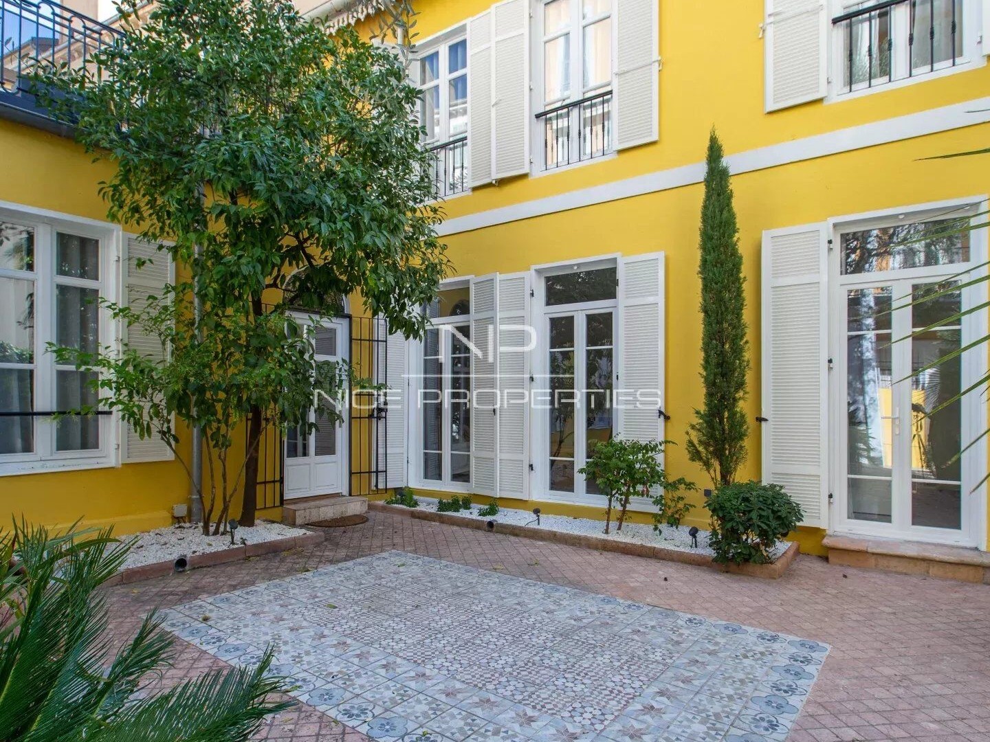 Magnifique villa avec patio enchanteur en plein coeur de la Bana