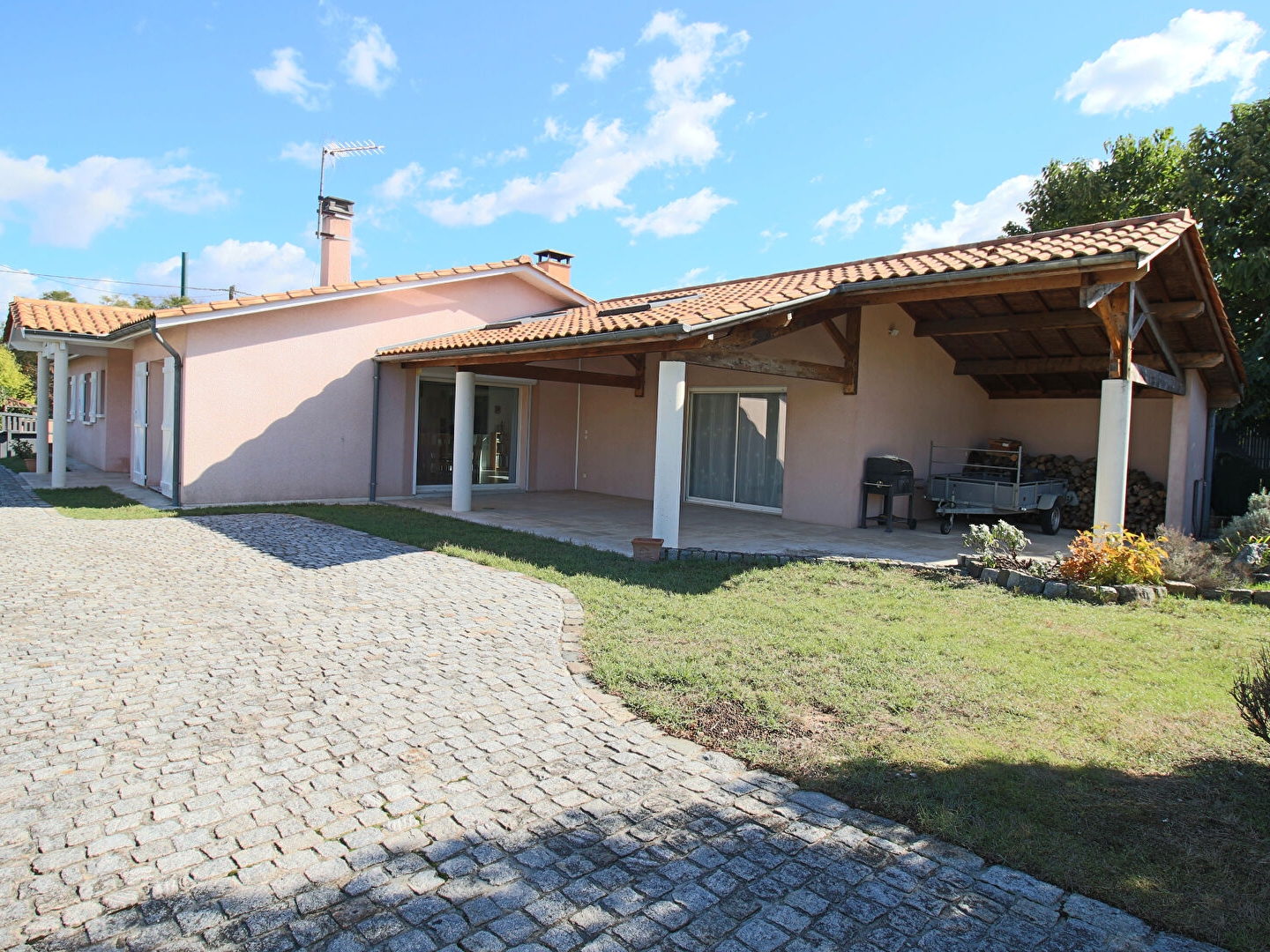 Maison 4 chambres avec Jardin arboré et Garage à Ambares Et Lagrave