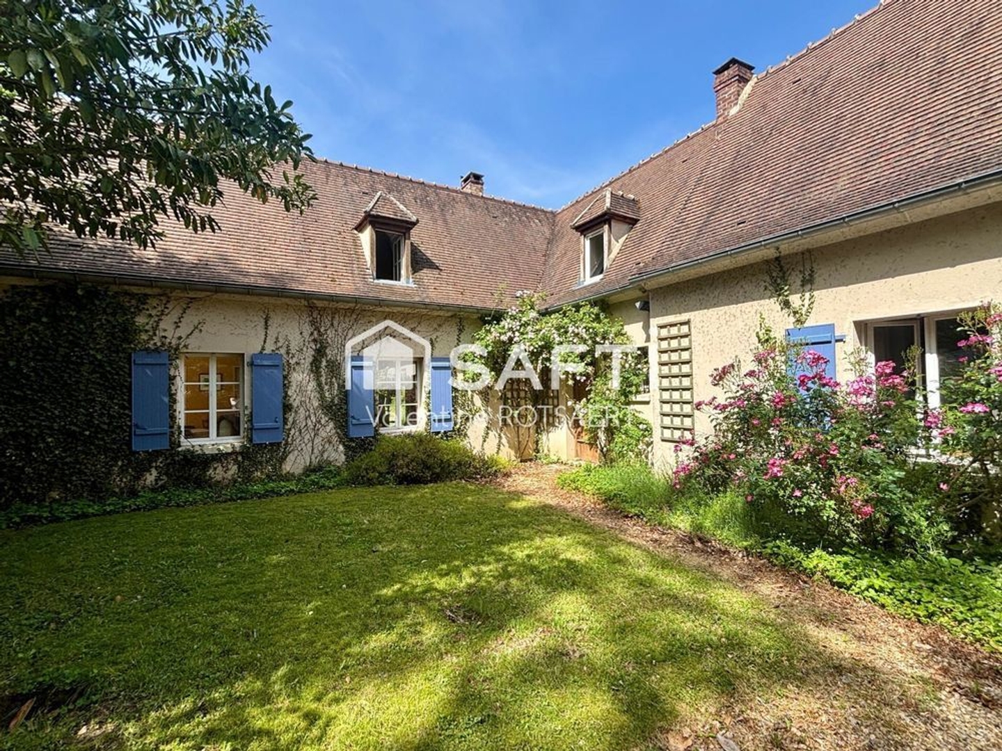Maison (225 m²) avec piscine et studio indépendant