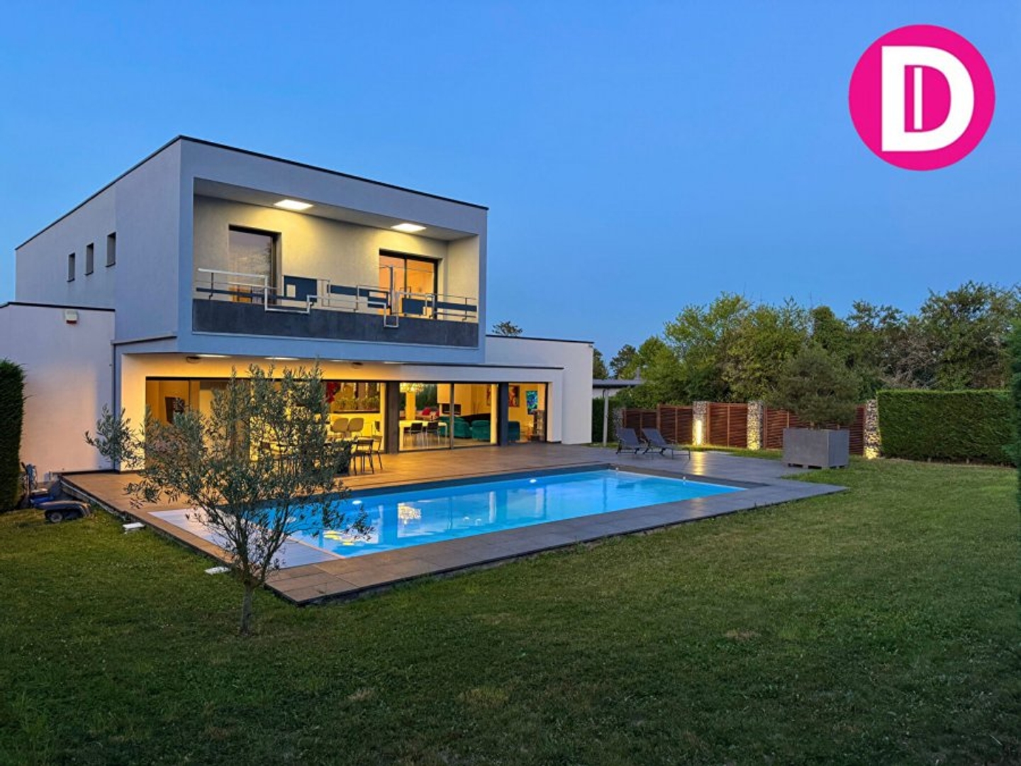 Maison 7 pièces 300 m²