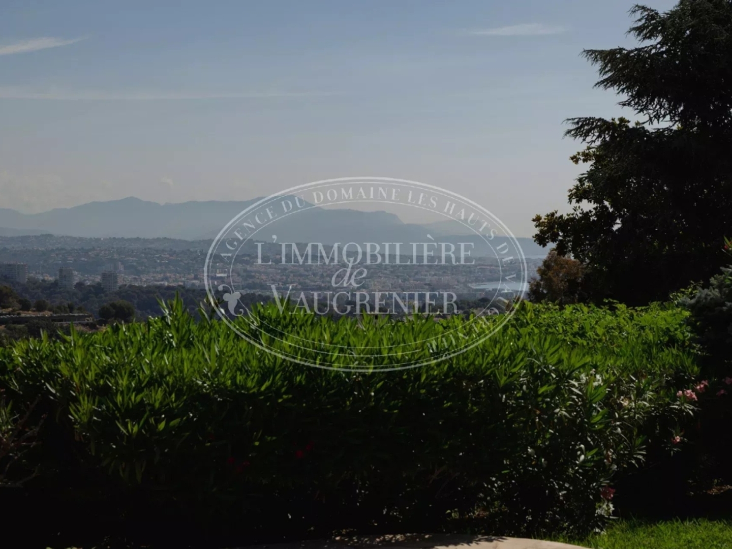 Maison à vendre - 6 pièces - 214m2 - Villeneuve-Loubet (06270)