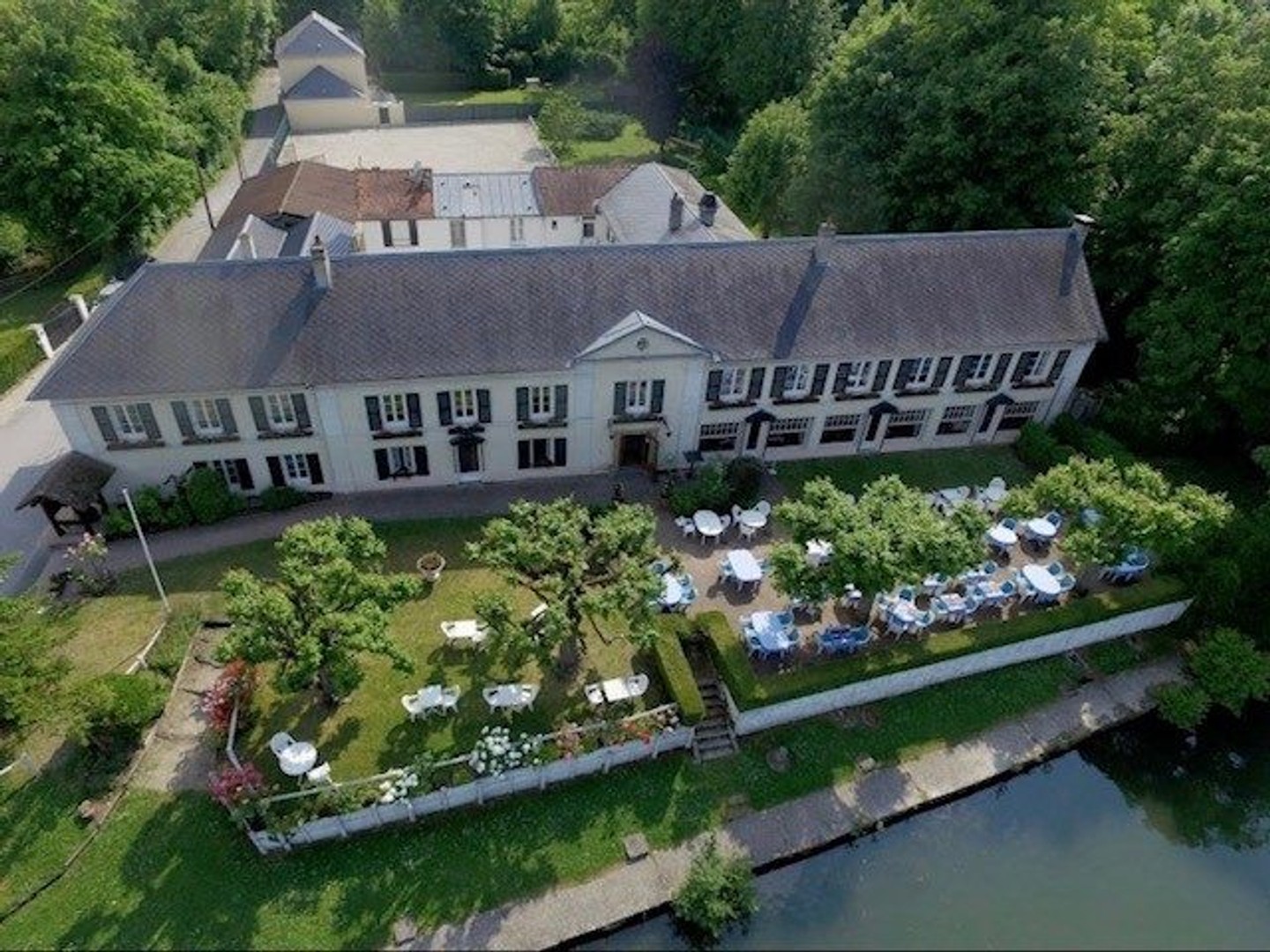 Local commercial 2800 m²