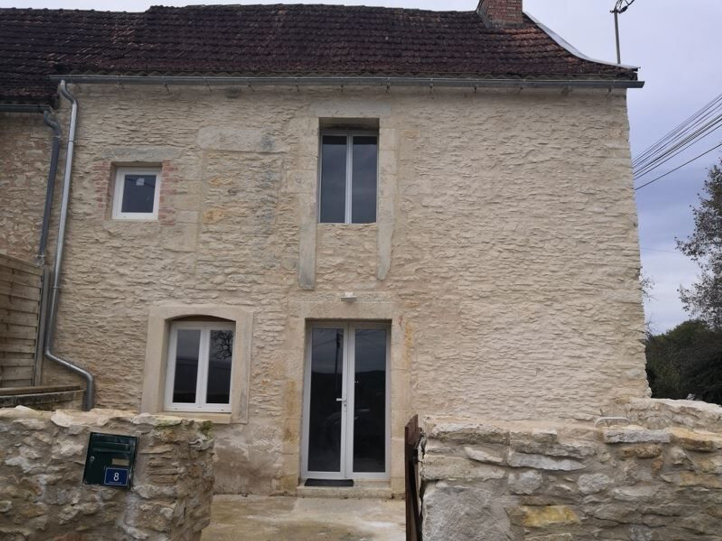 Maison en pierre de 2 pièces principales
