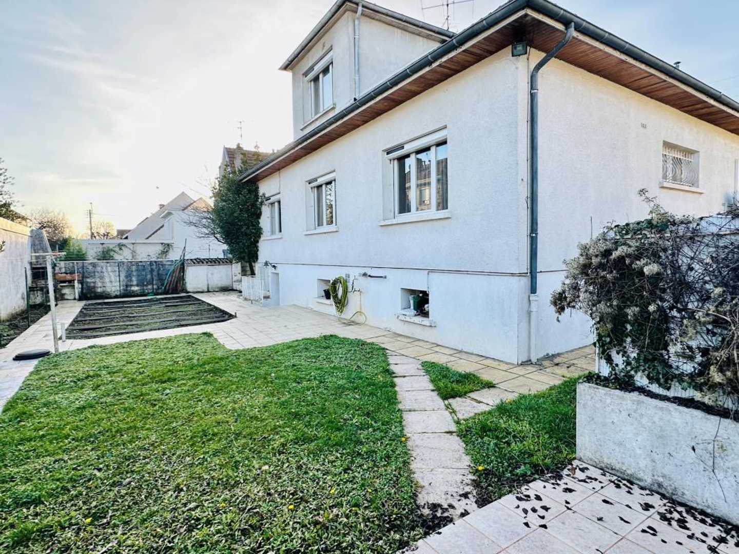 Vends maison - 137 m² - 7 pièces, 5 chambres - Dijon 21000