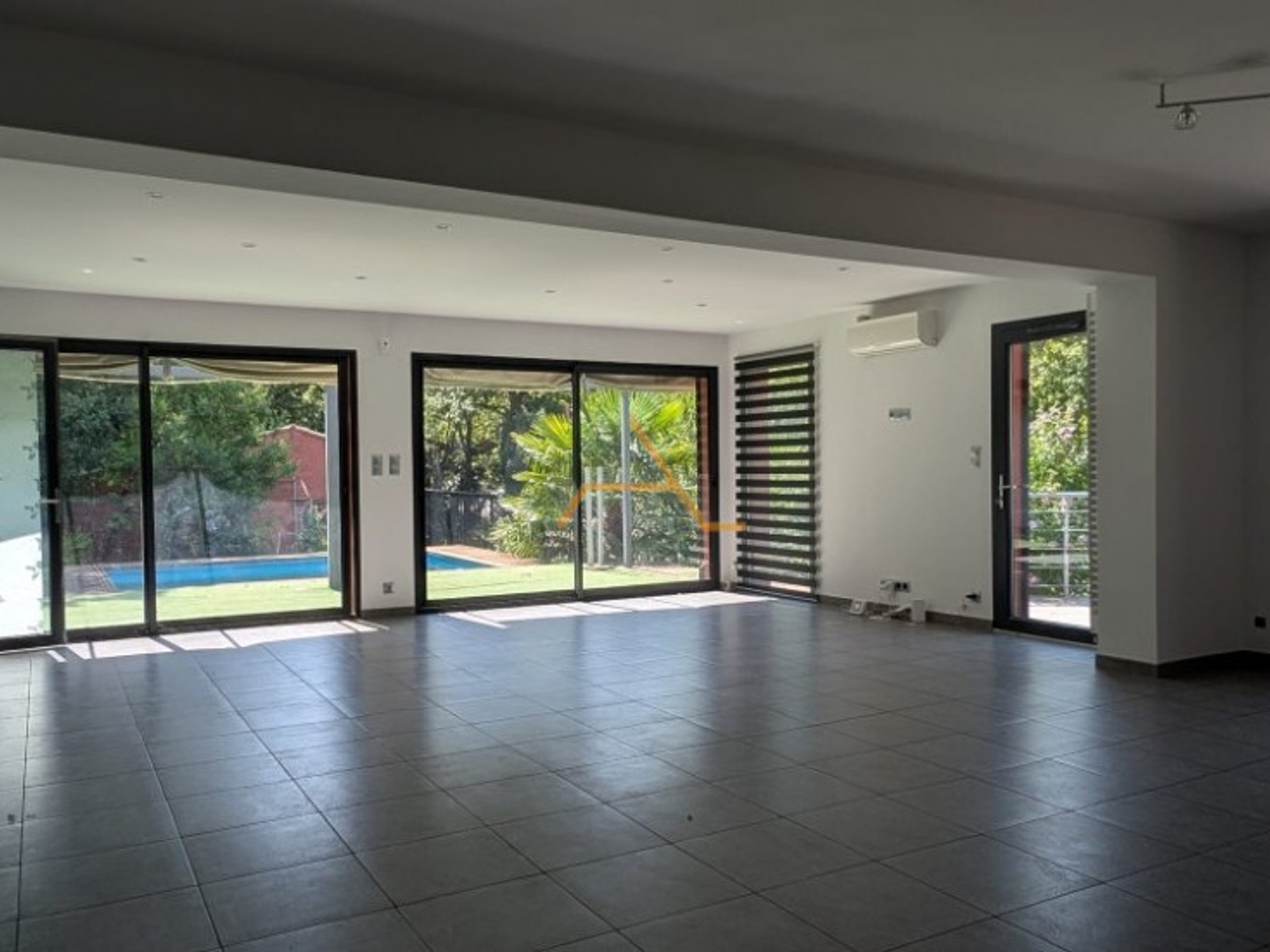 Maison à vendre - 7 pièces - 170m2 - Souspierre (26160)