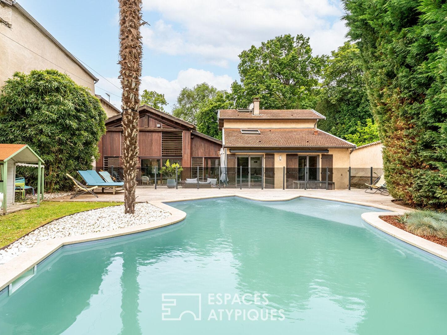 Maison atypique avec piscine