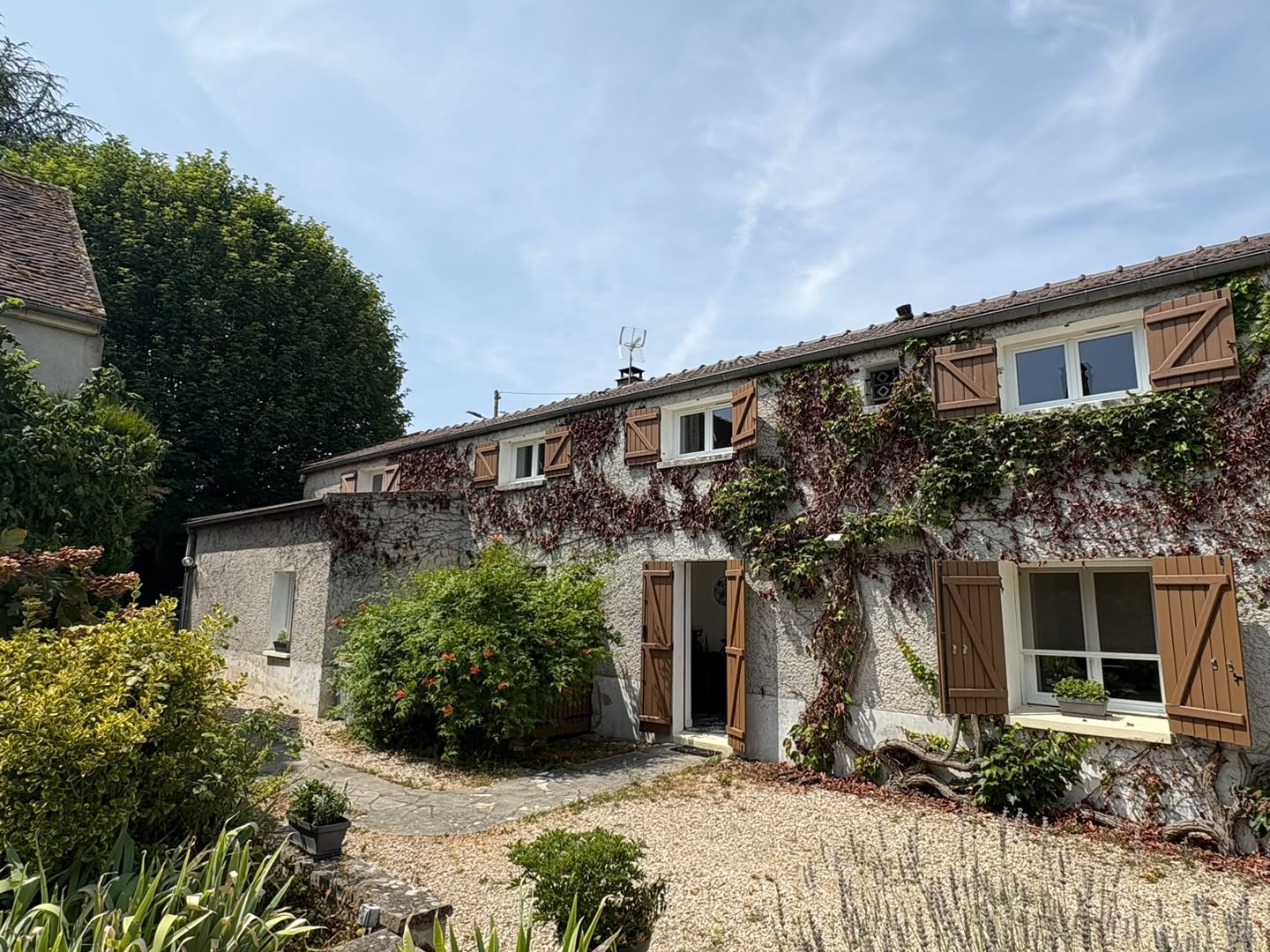 LONGERE 15MIN NORD DE SENS, 5 CHAMBRES, 1344M2 TERRAIN CLOS, GRANGE ET CAVE