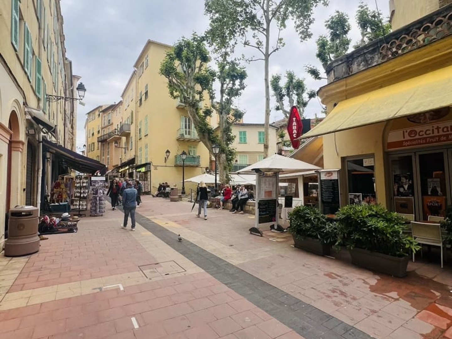 BOUTIQUE RUE PIETONNE
