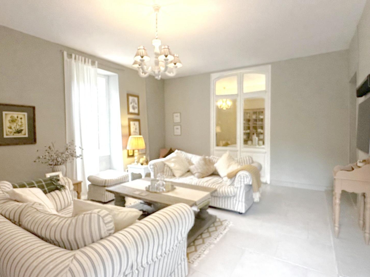 Maison à vendre - 8 pièces - 298m2 - Serres-Et-Montguyard (24500)