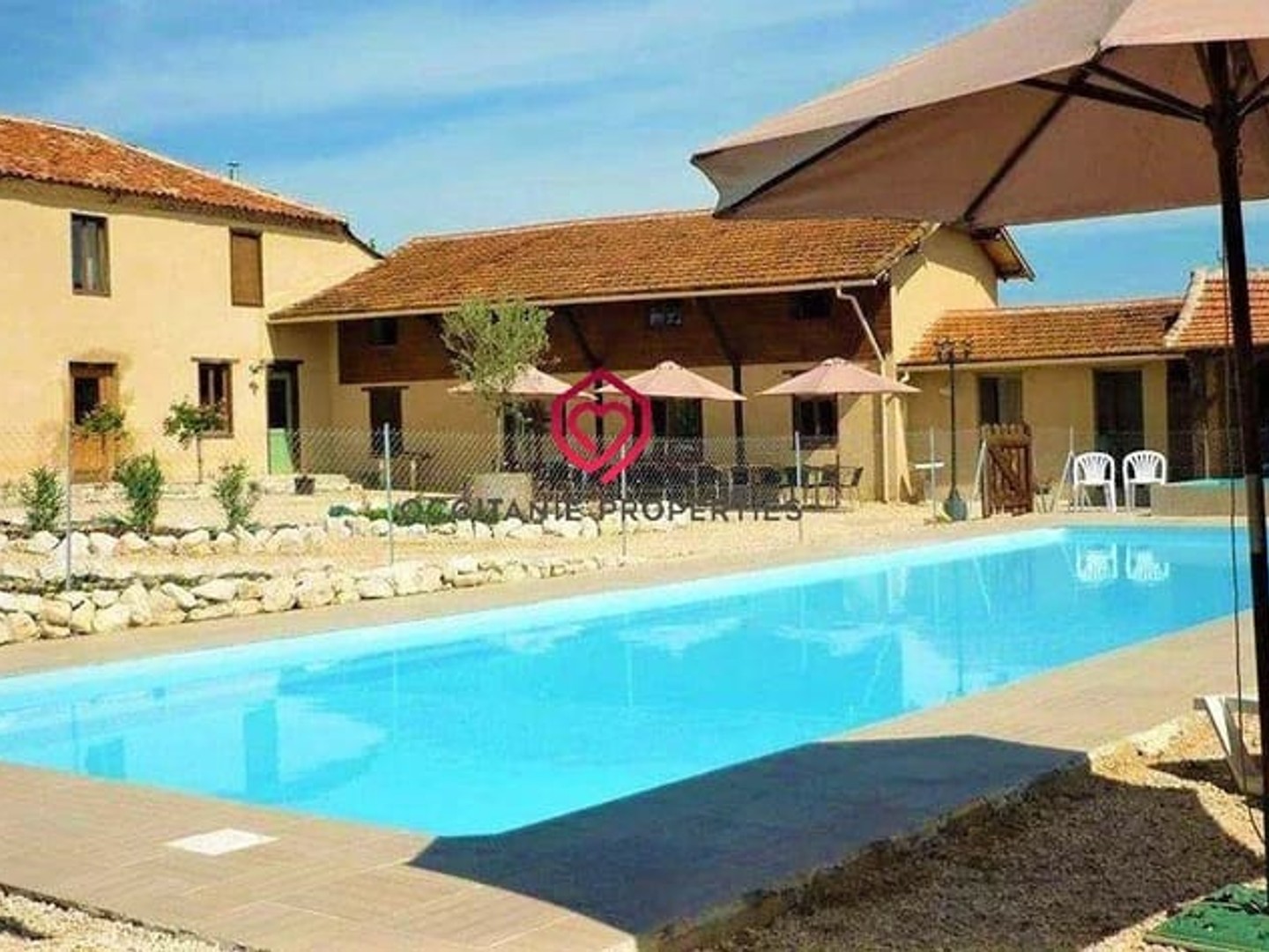 Belle ferme rénovée avec piscine sur 1ha proche Masseube