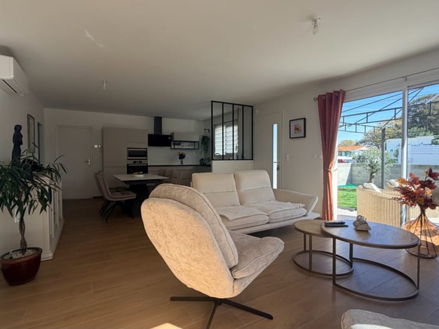 Maison à vendre - 3 pièces - 76m2 - Saint-Georges-De-... (17110)