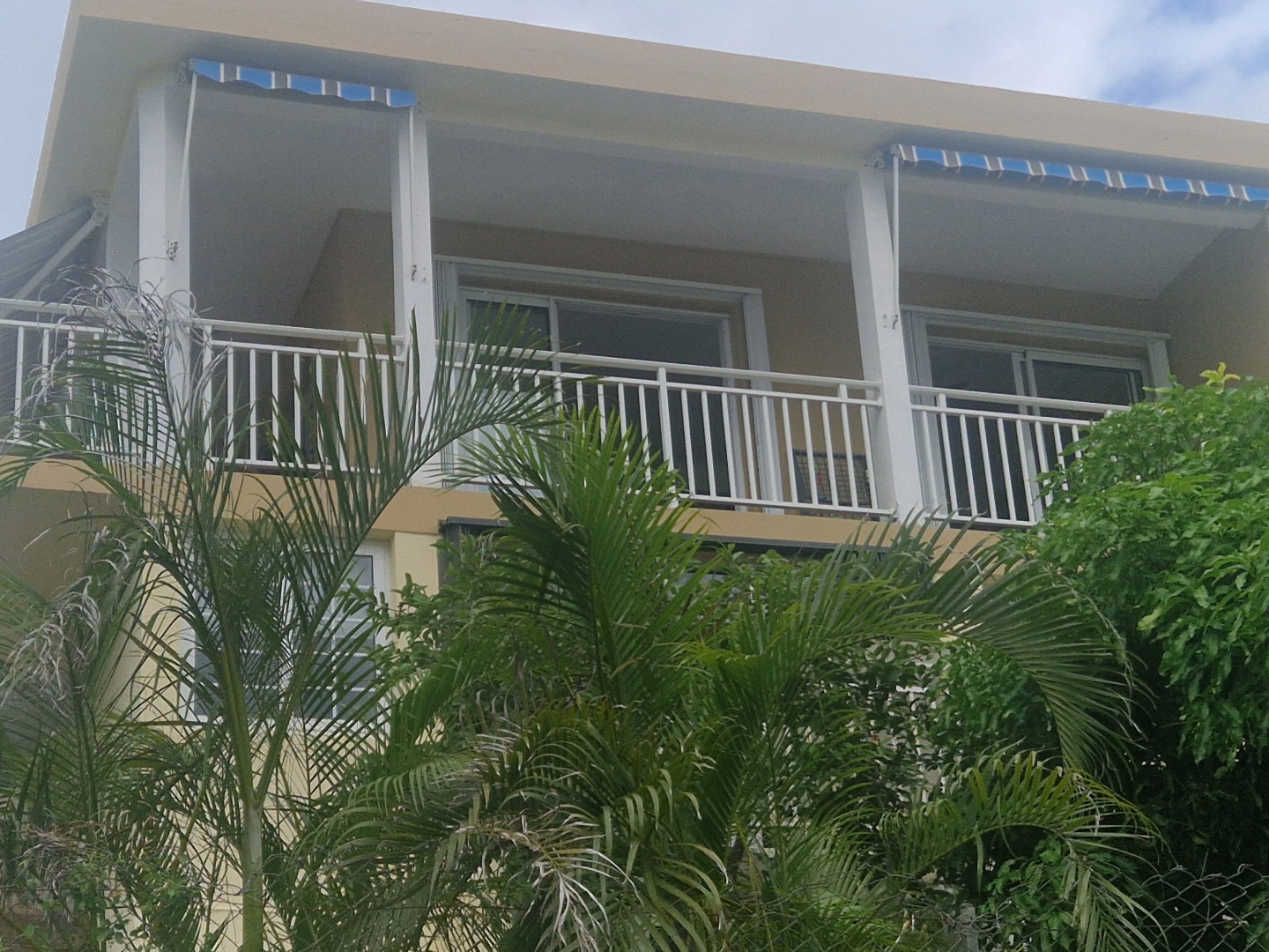 LE CARBET : 7' de la plage à pied, Vue mer : Villa F3 + Stud