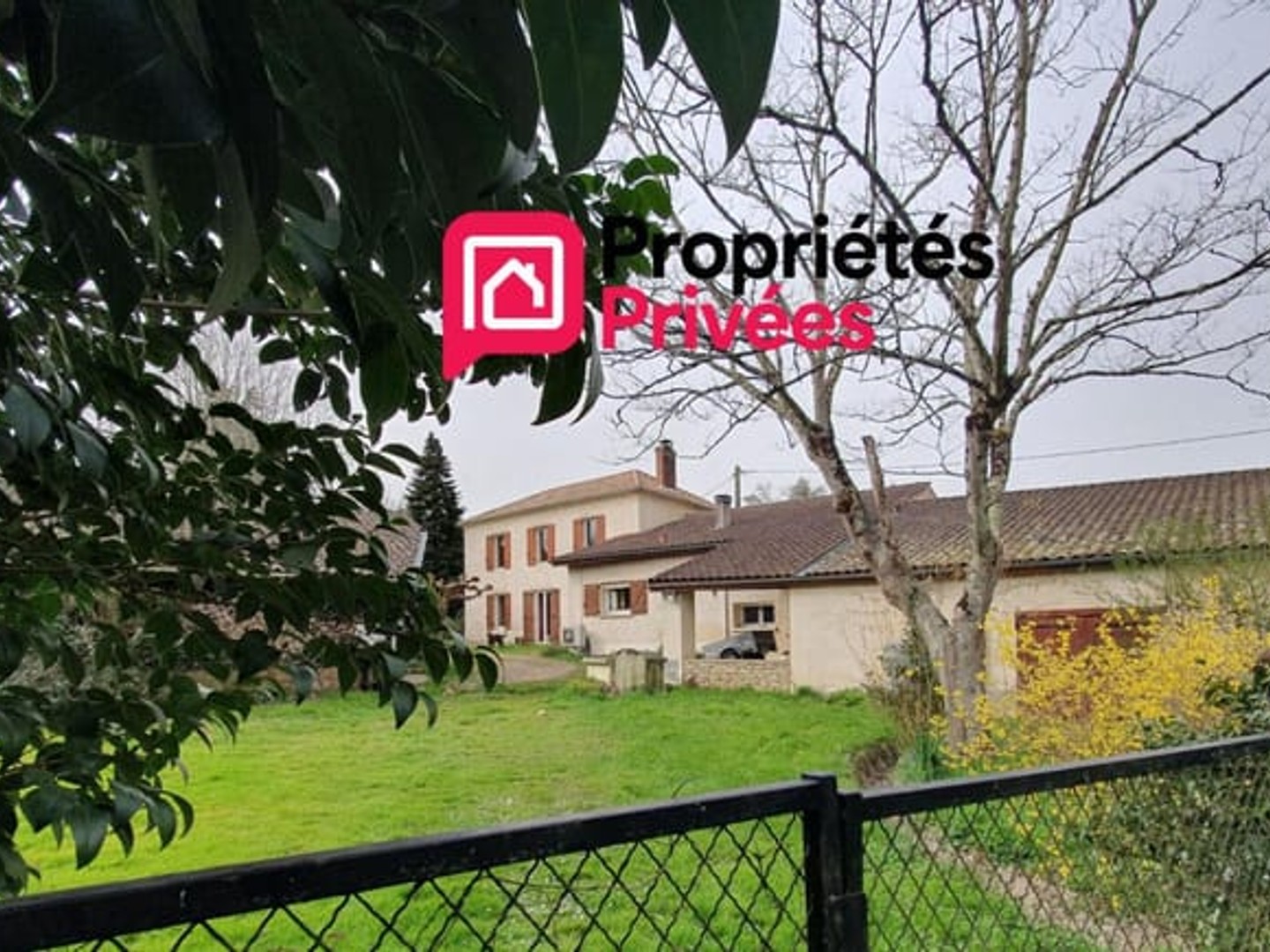 Maison en pierre 180 m² - cadre naturel arboré - nombreuses dépendances