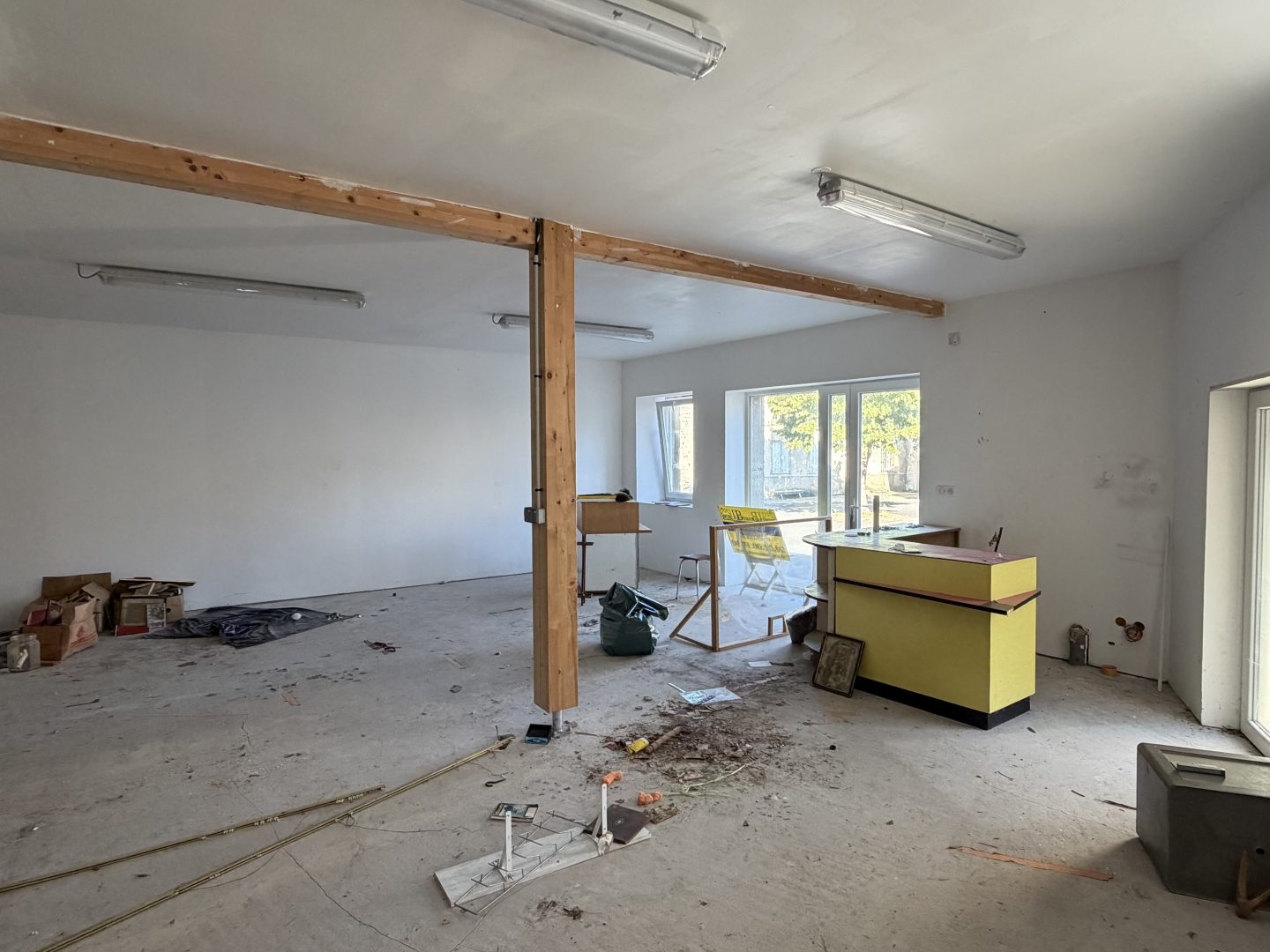 Maison à vendre - 2 pièces - 210m2 - Fix-Saint-Geneys (43320)