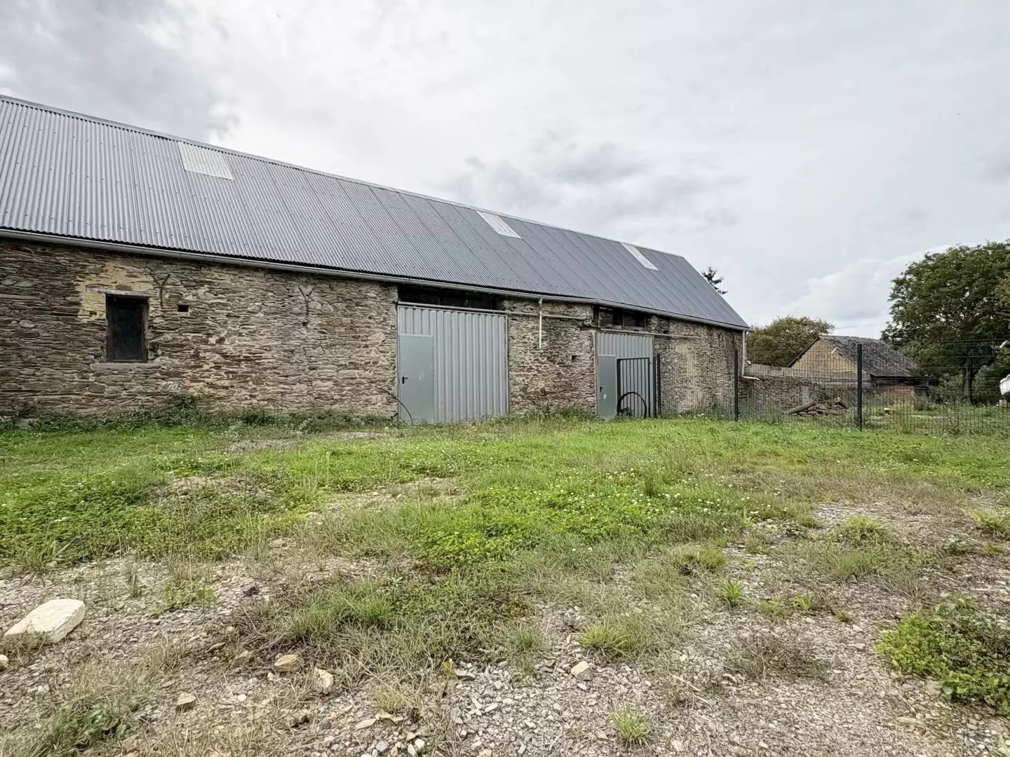 Maison à vendre - 2 pièces - 220m2 - Le Lion-D'angers (49220)