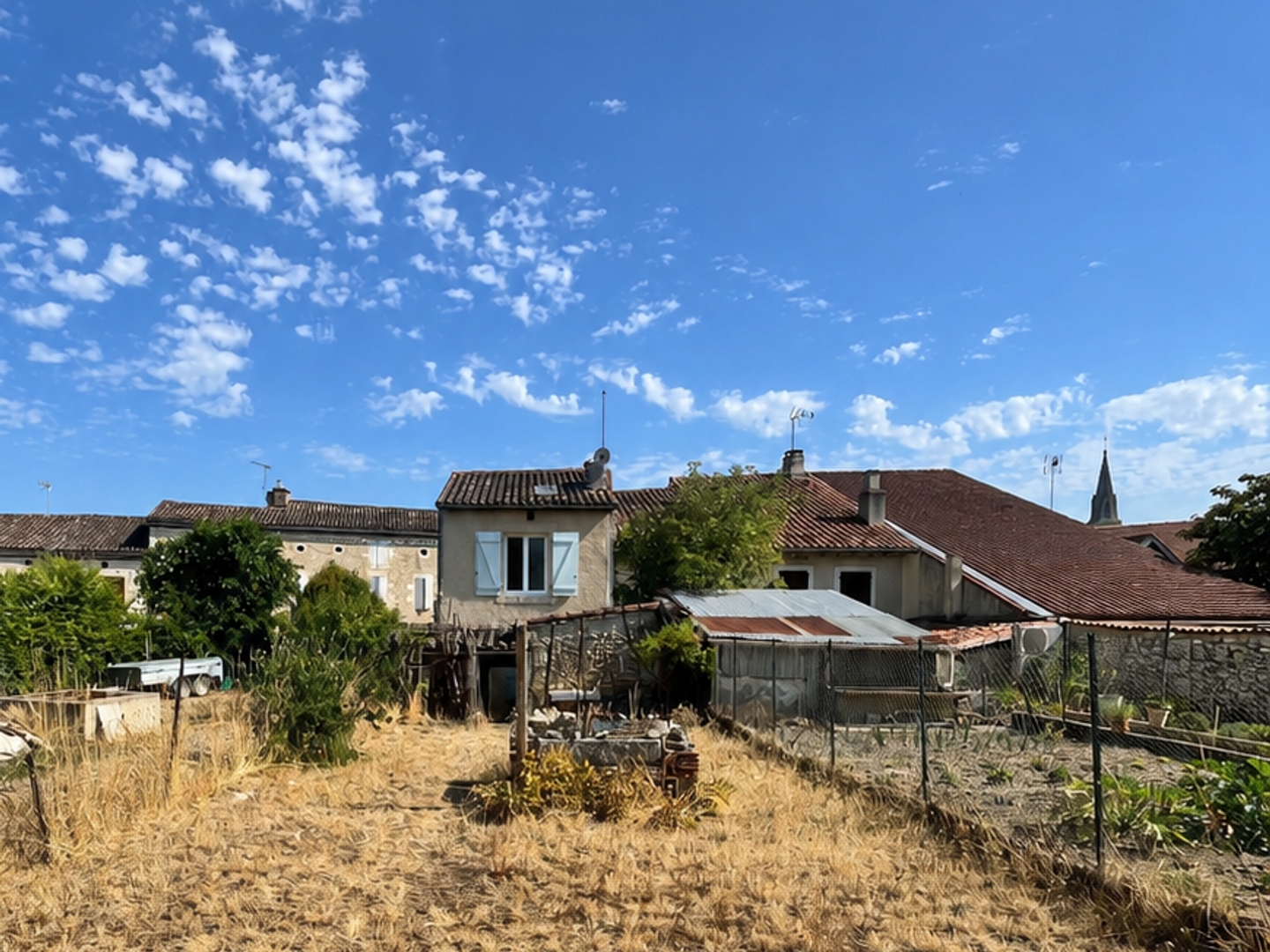 Maison de village 75m² - jardin et dépendances