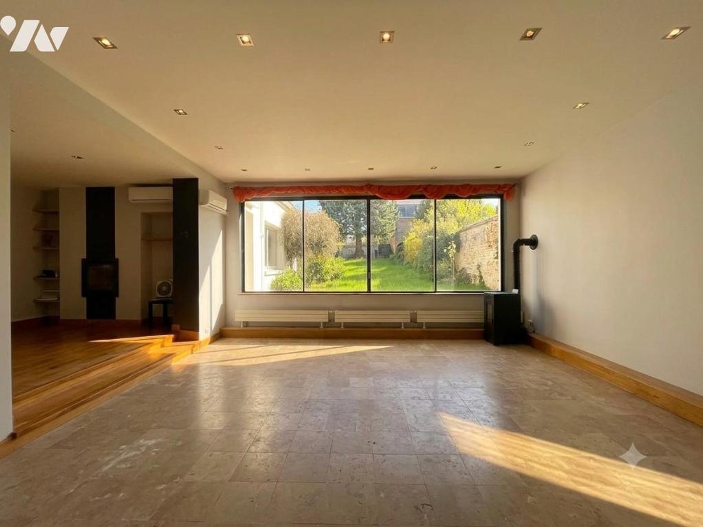 Maison 374 m²