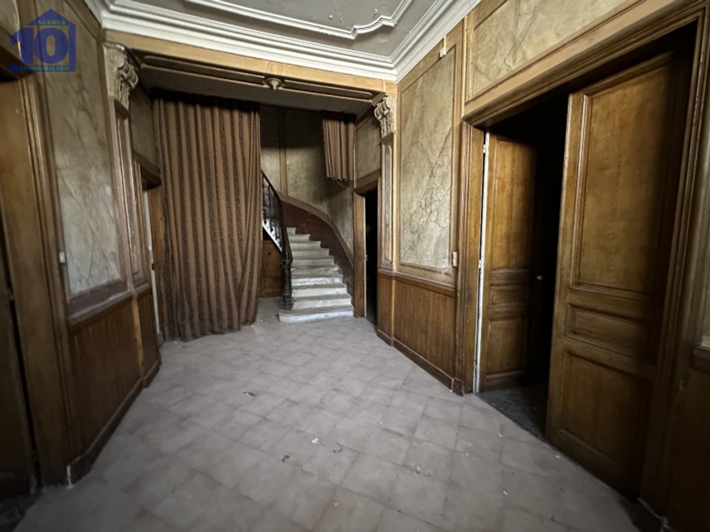 Maison à vendre - 10 pièces - 360m2 - Lespignan (34710)