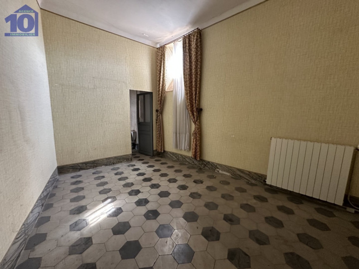 Maison à vendre - 10 pièces - 360m2 - Lespignan (34710)