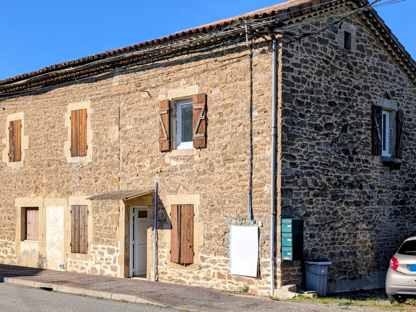 Dépt. 07 - A VENDRE Secteur AUBENAS - MAISON de 147 m2 -Parcelle de 320 m2
