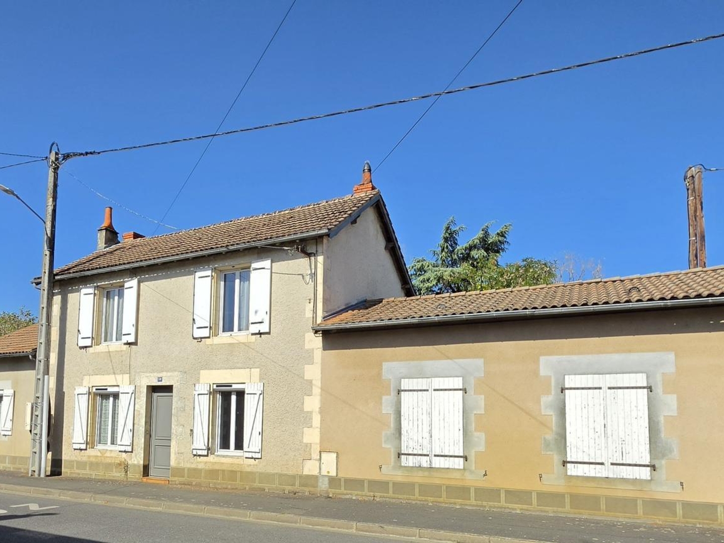 Maison à vendre - 5 pièces - 140m2 - Montmorillon (86500)