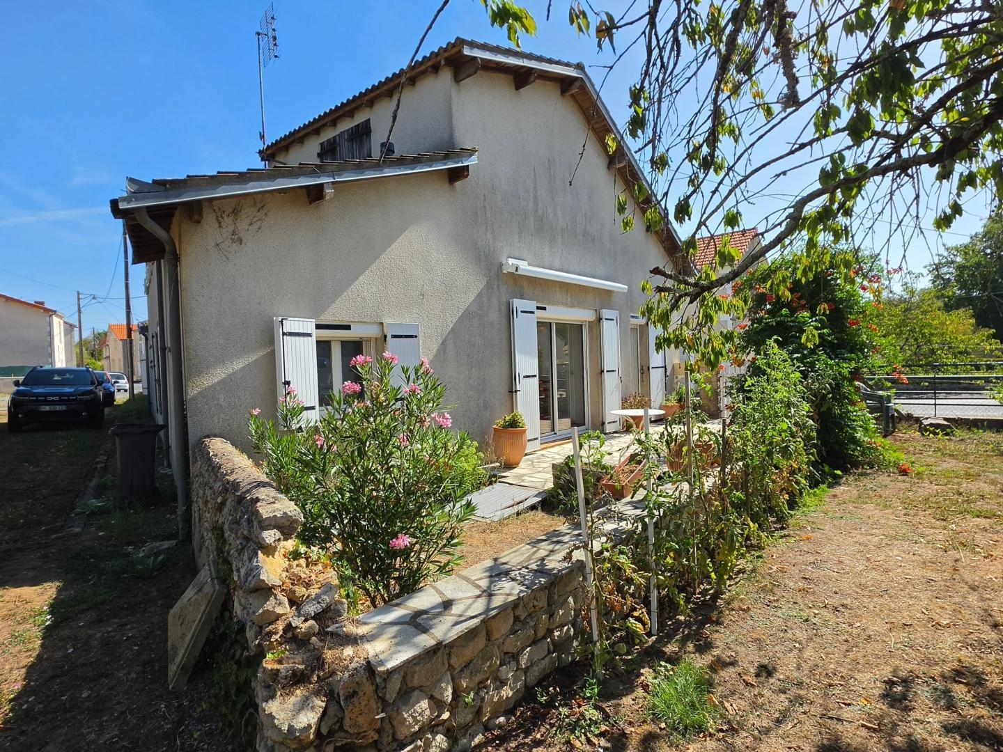 Maison à vendre - 5 pièces - 140m2 - Montmorillon (86500)
