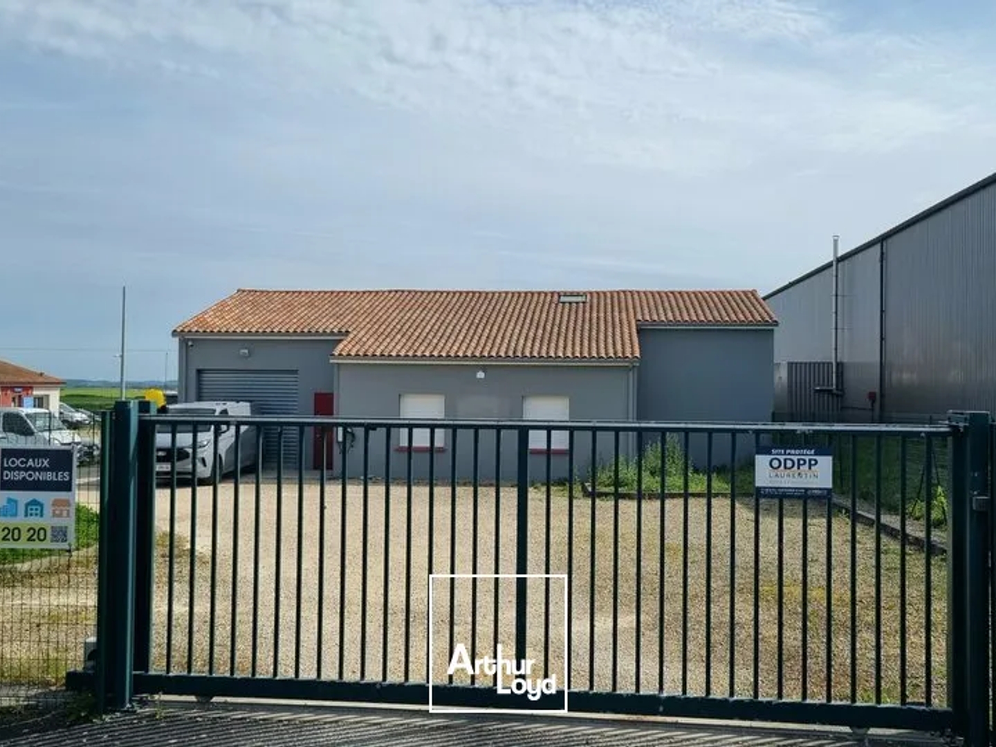 Local d'activités artisanal à vendre - 400 m² - Accès PL, parcelle indépendante sécurisée - Ouest de Poitiers