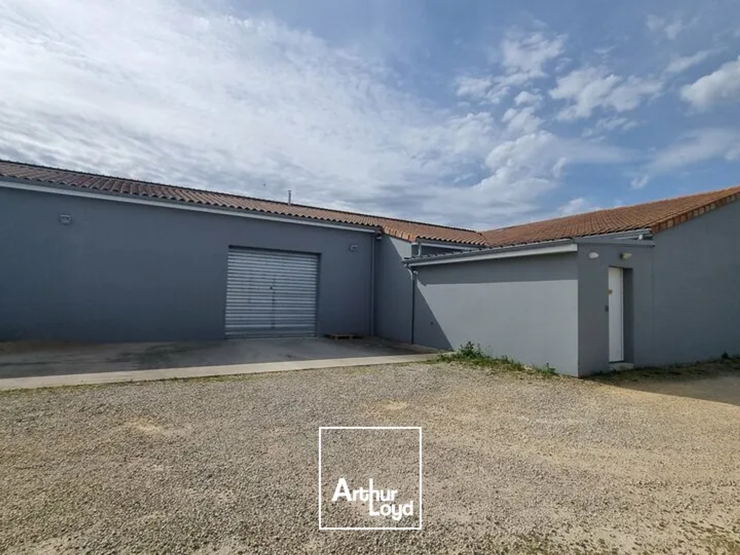 Locaux à vendre - 2 pièces - 400m2 - Neuville-De-Poitou (86170)