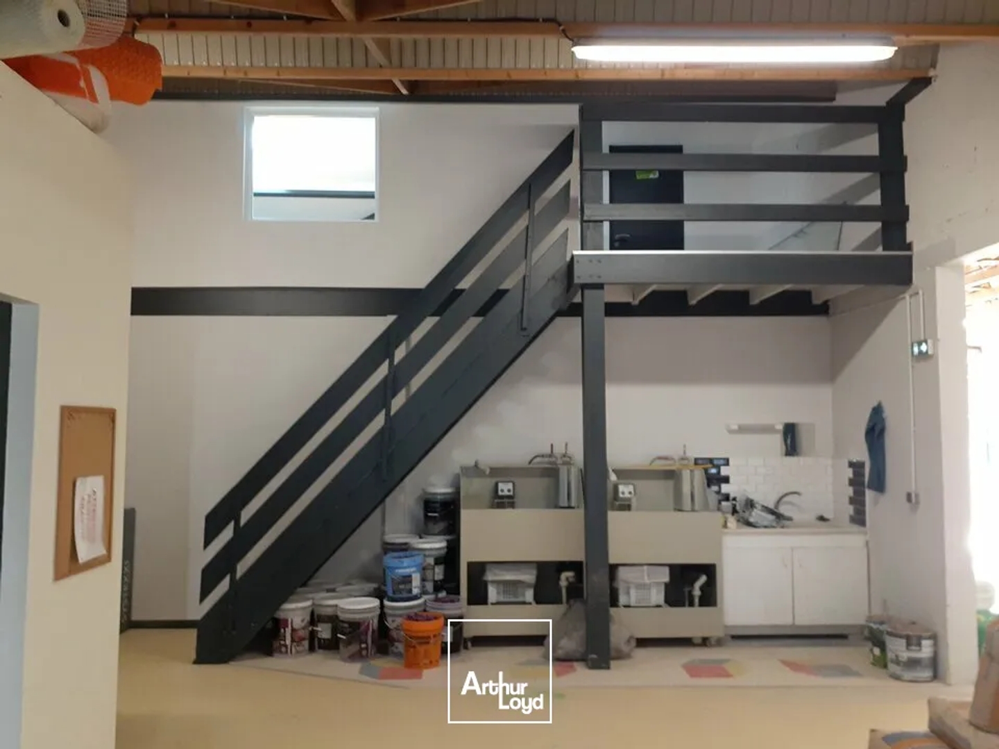 Locaux à vendre - 2 pièces - 400m2 - Neuville-De-Poitou (86170)