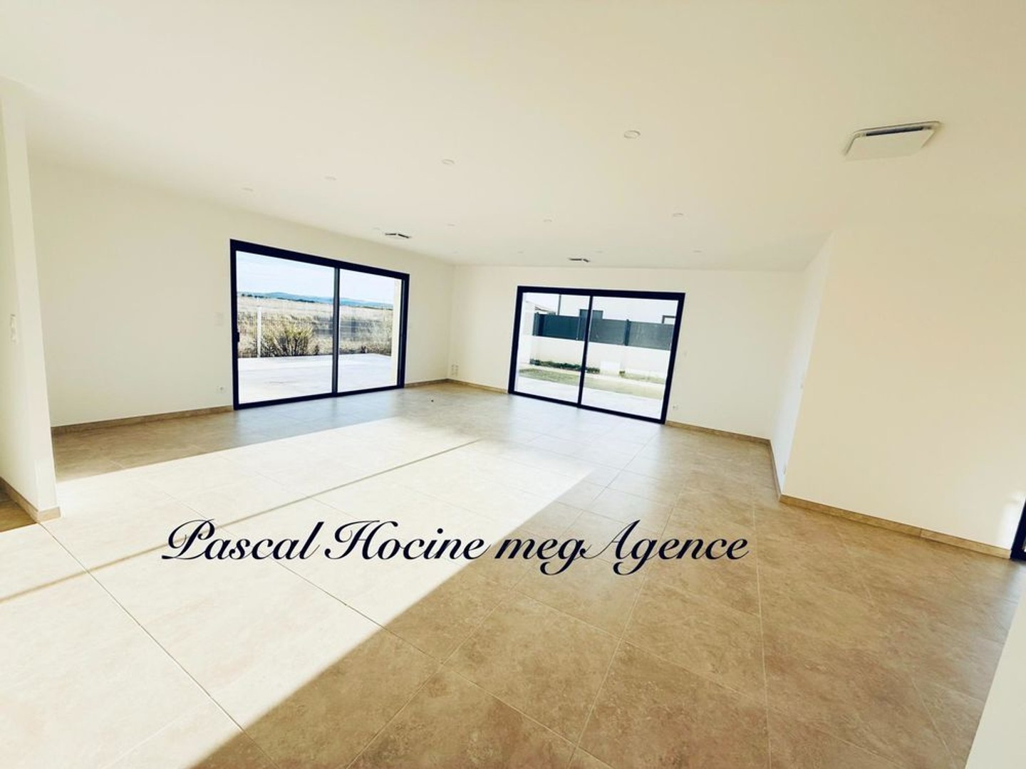 Villa 119 M2, 3 chambres terrain 384 M2, piscine