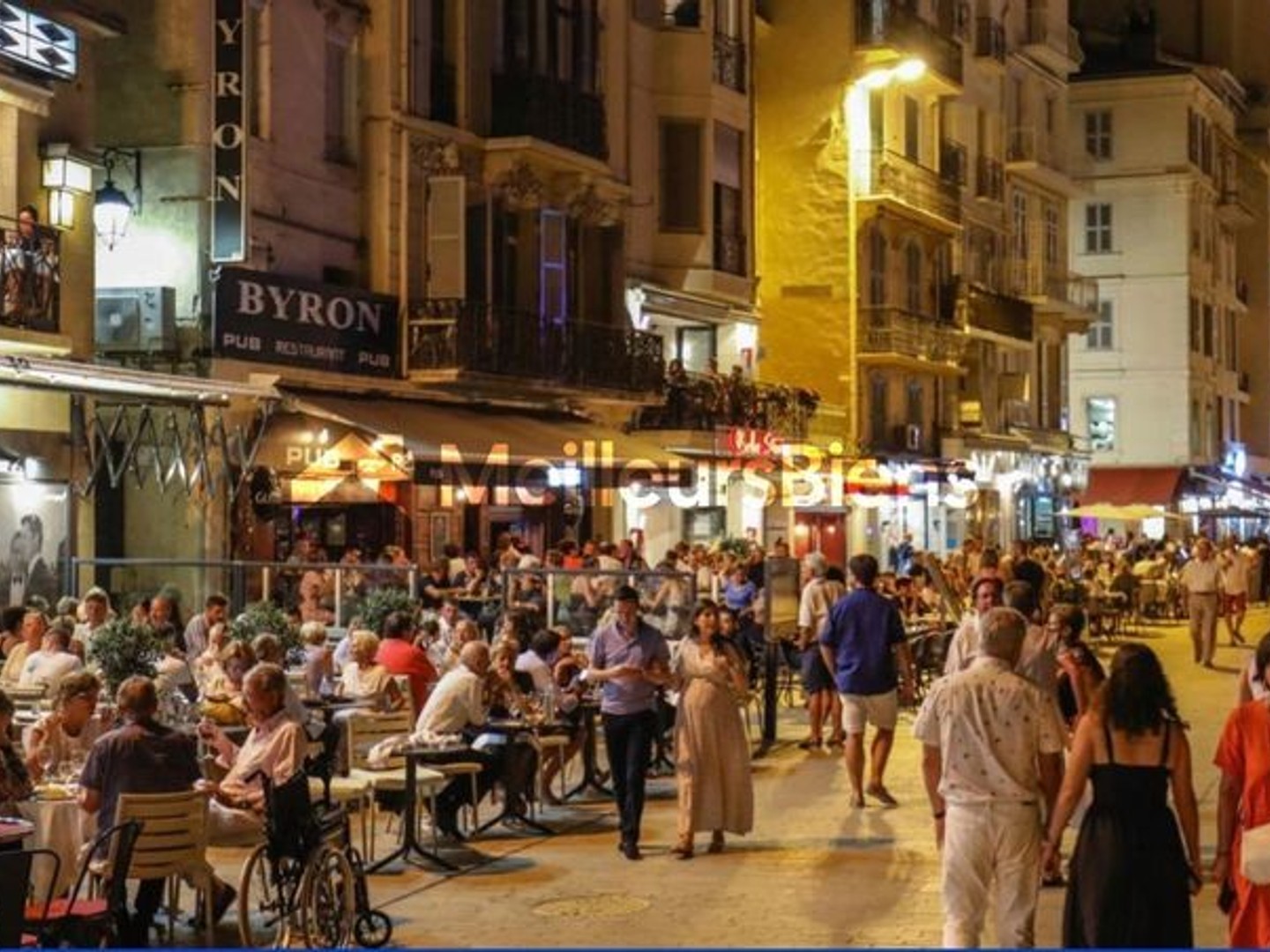 Cannes proche vieux port : Fond de commerce de restaurant