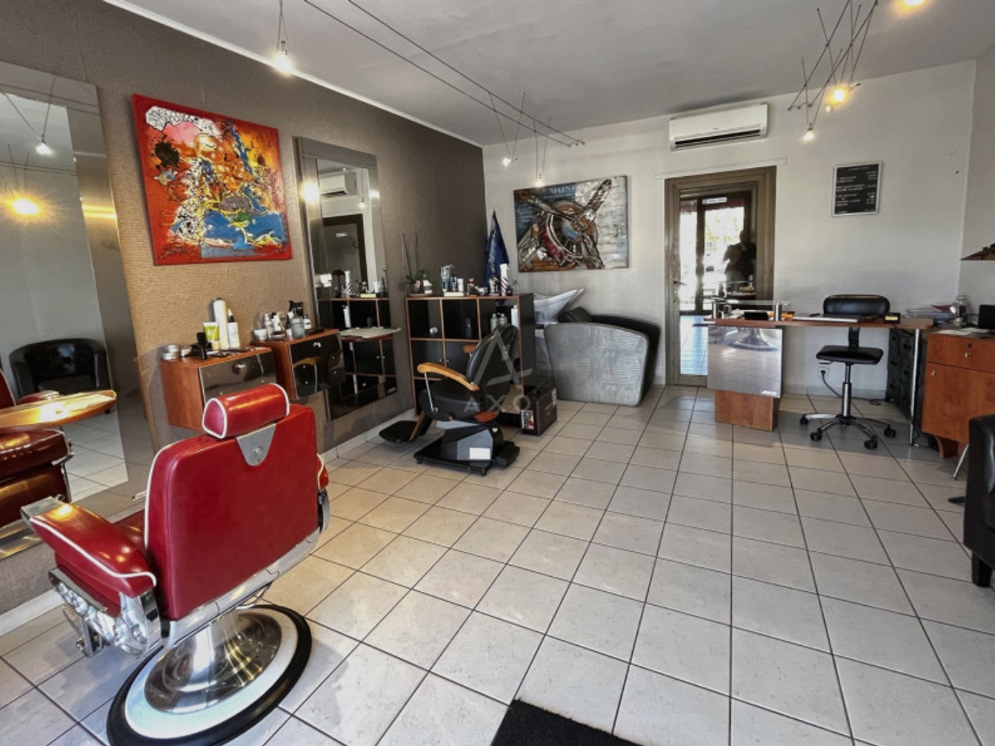 Salon de coiffure 27 m²