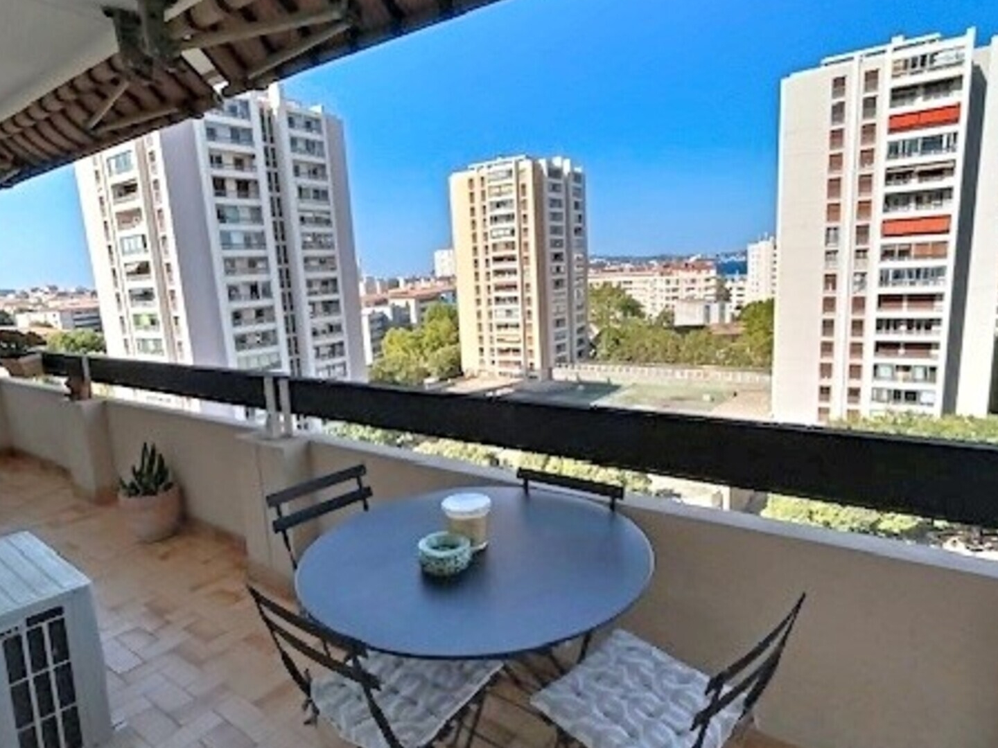 Appartement à vendre - 3 pièces - 81m2 - Toulon (83000)