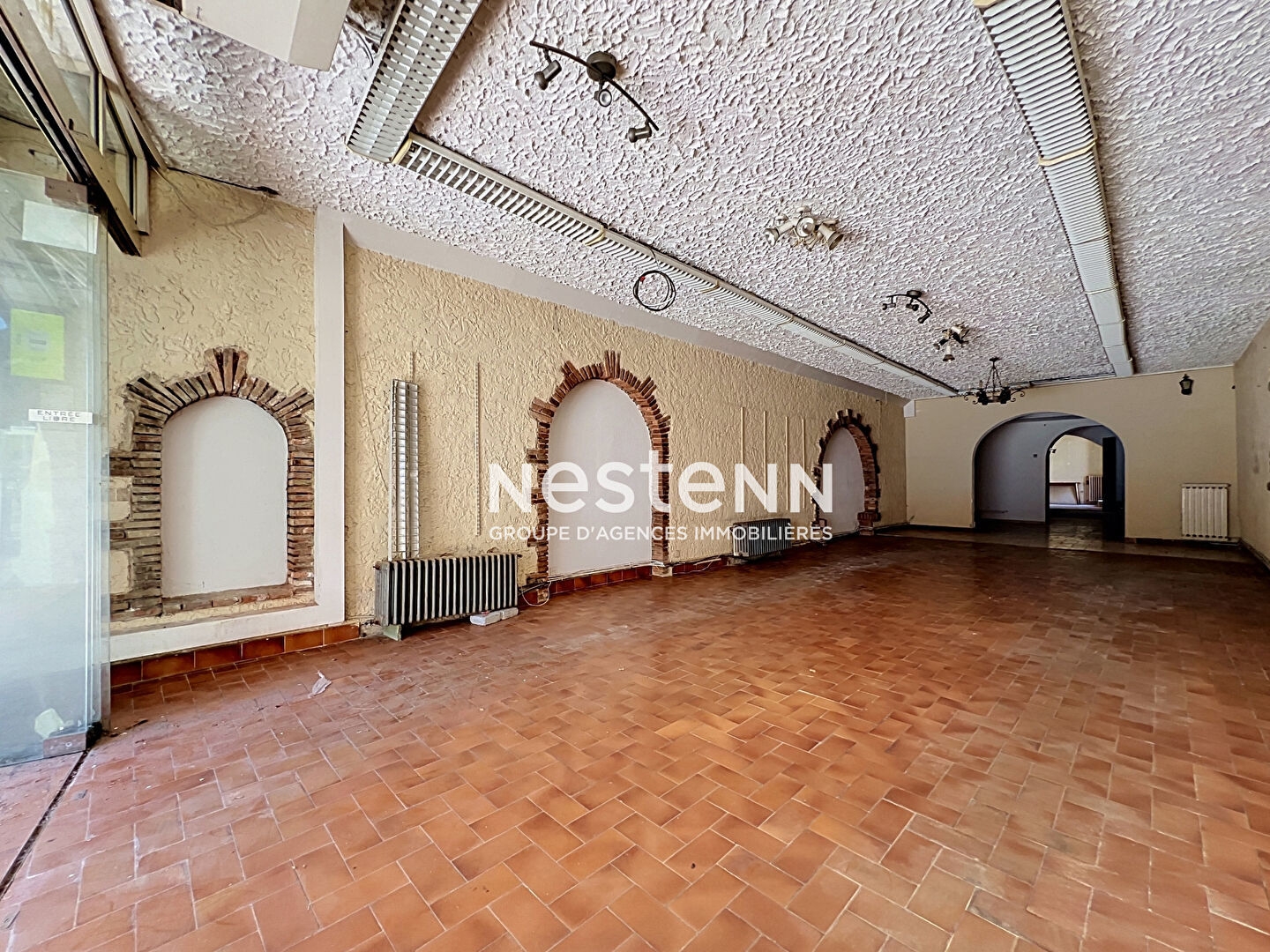 LOCAL COMMERCIAL + APPARTEMENT - 108 M² ET 82 M² - RUE DES POTIERS - PAS DE COPROPRIÉTÉ - PARKING