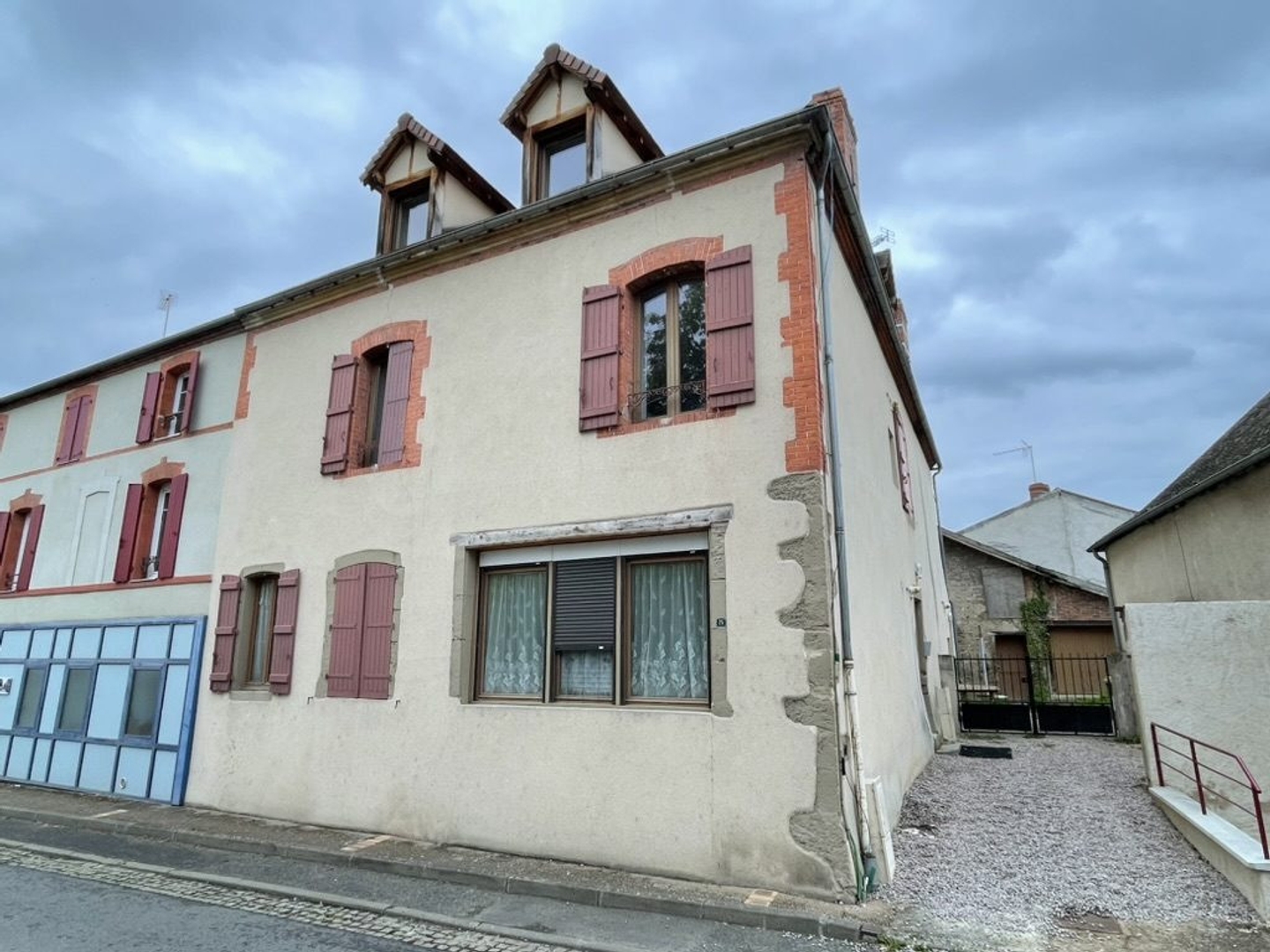 IMMEUBLE DE RAPPORT - IDÉAL INVESTISSEUR - BELLE OPPORTUNITÉ