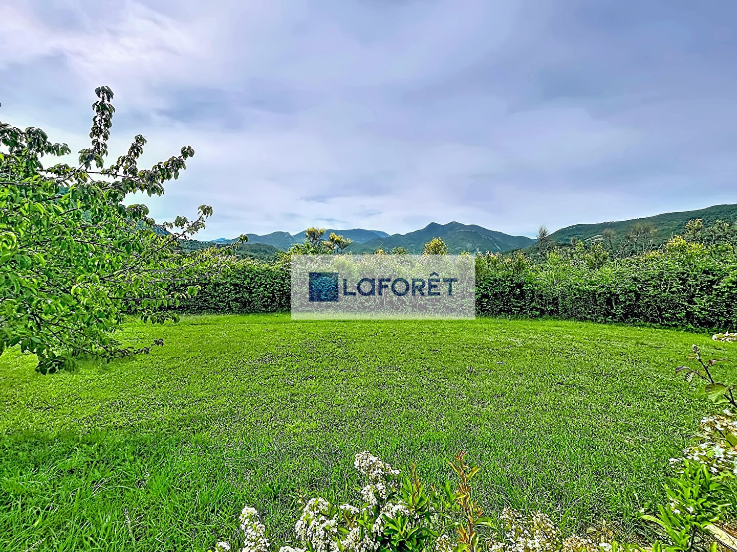 Terrain 1187 m²