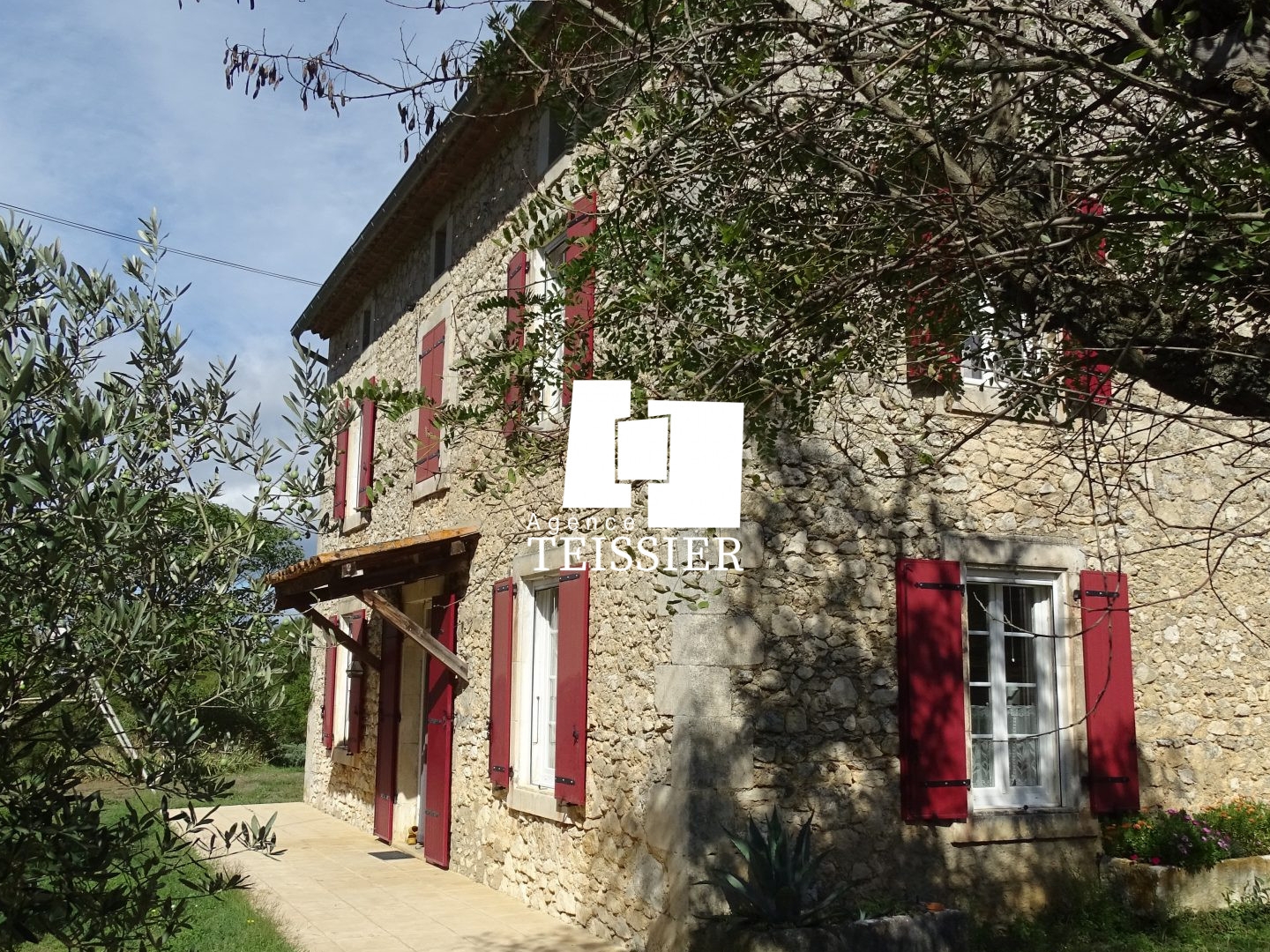 Exclusivité ! Uzes, 25 min : mas de hameau avec dépendance sur