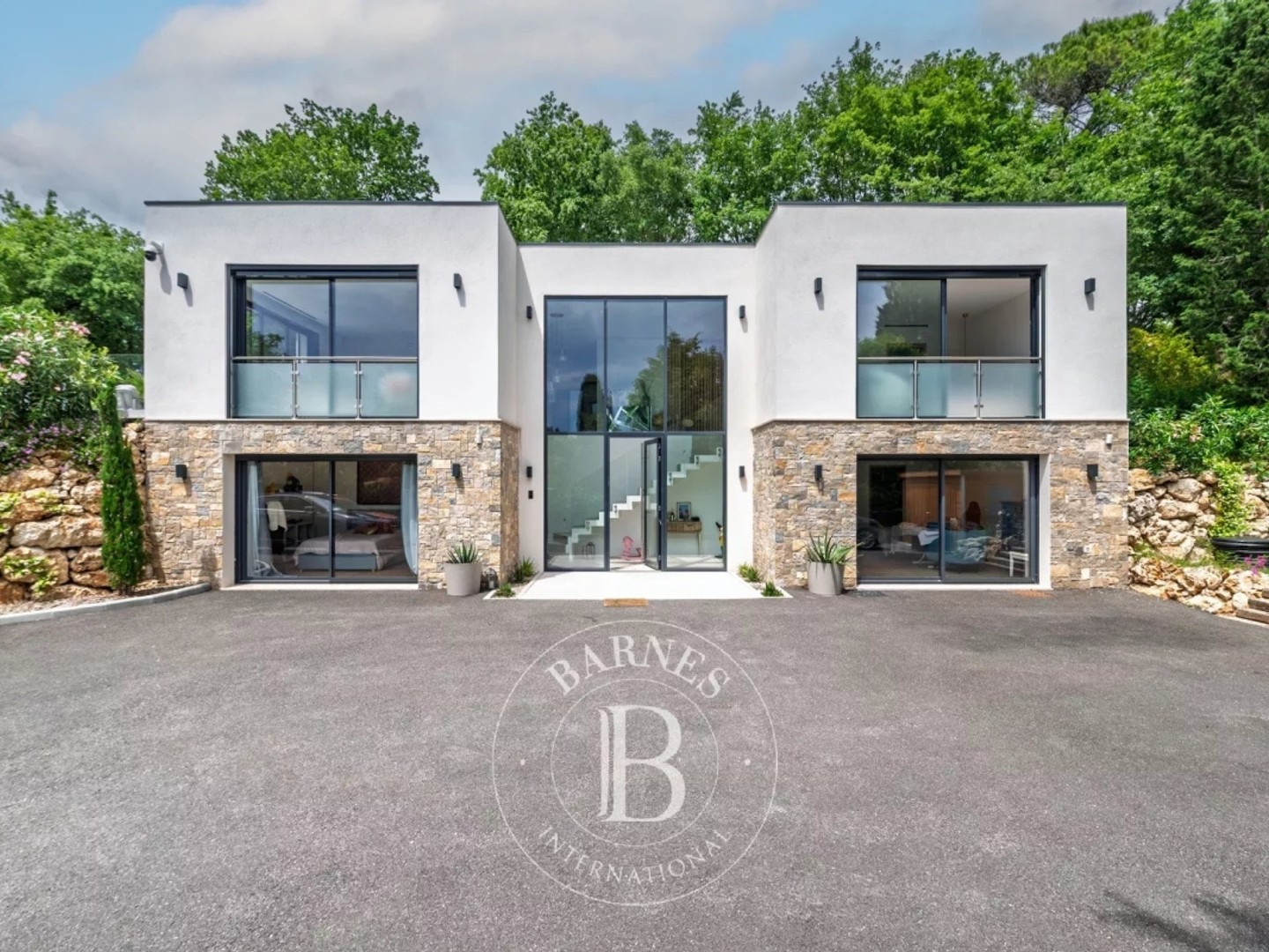 Magnifique maison contemporaine - 5 chambres - Domotique - Piscine - Studio indépendant