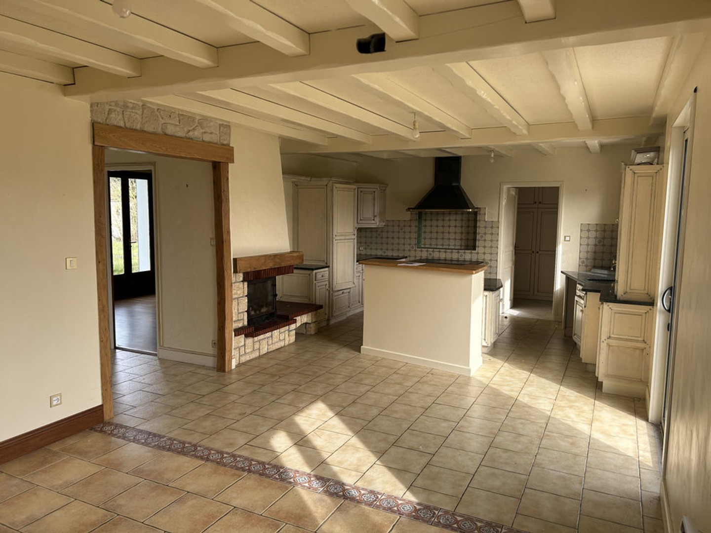 Maison à vendre - 7 pièces - 181m2 - Châtillon-Sur-Thouet (79200)