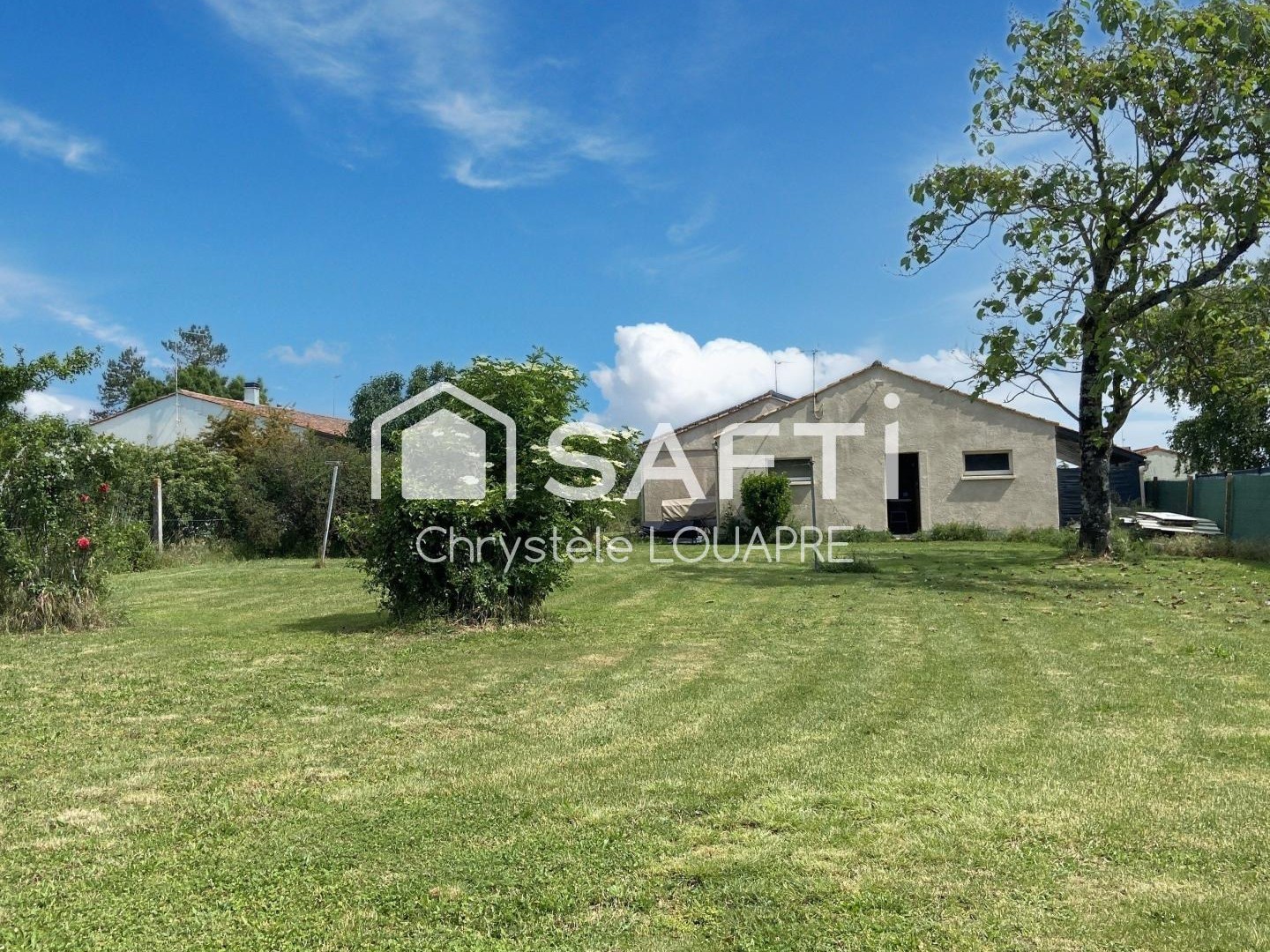 Maison de plain-pied avec 3 chambres + 1 bureau , garage de 47m²