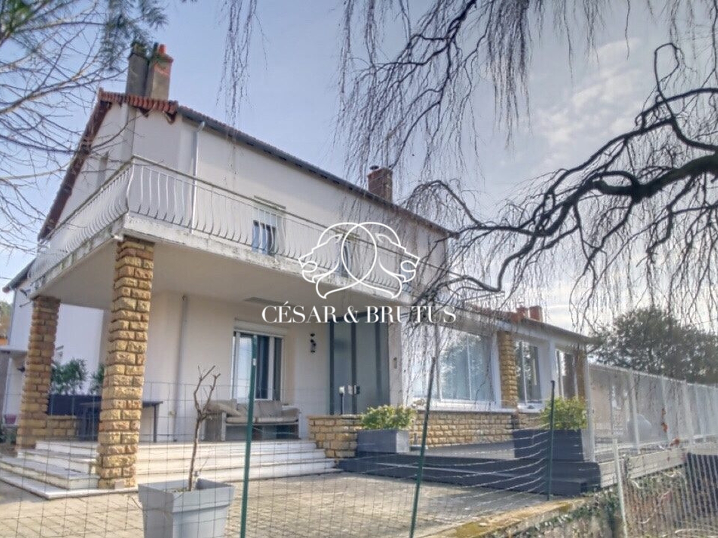 Vends maison - 302.16 m² - 10 pièces, 7 chambres - Chauffailles 71170