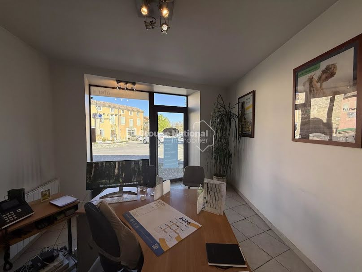 Magasin à vendre - 2 pièces - 38m2 - Pernes-Les-Fontaines (84210)