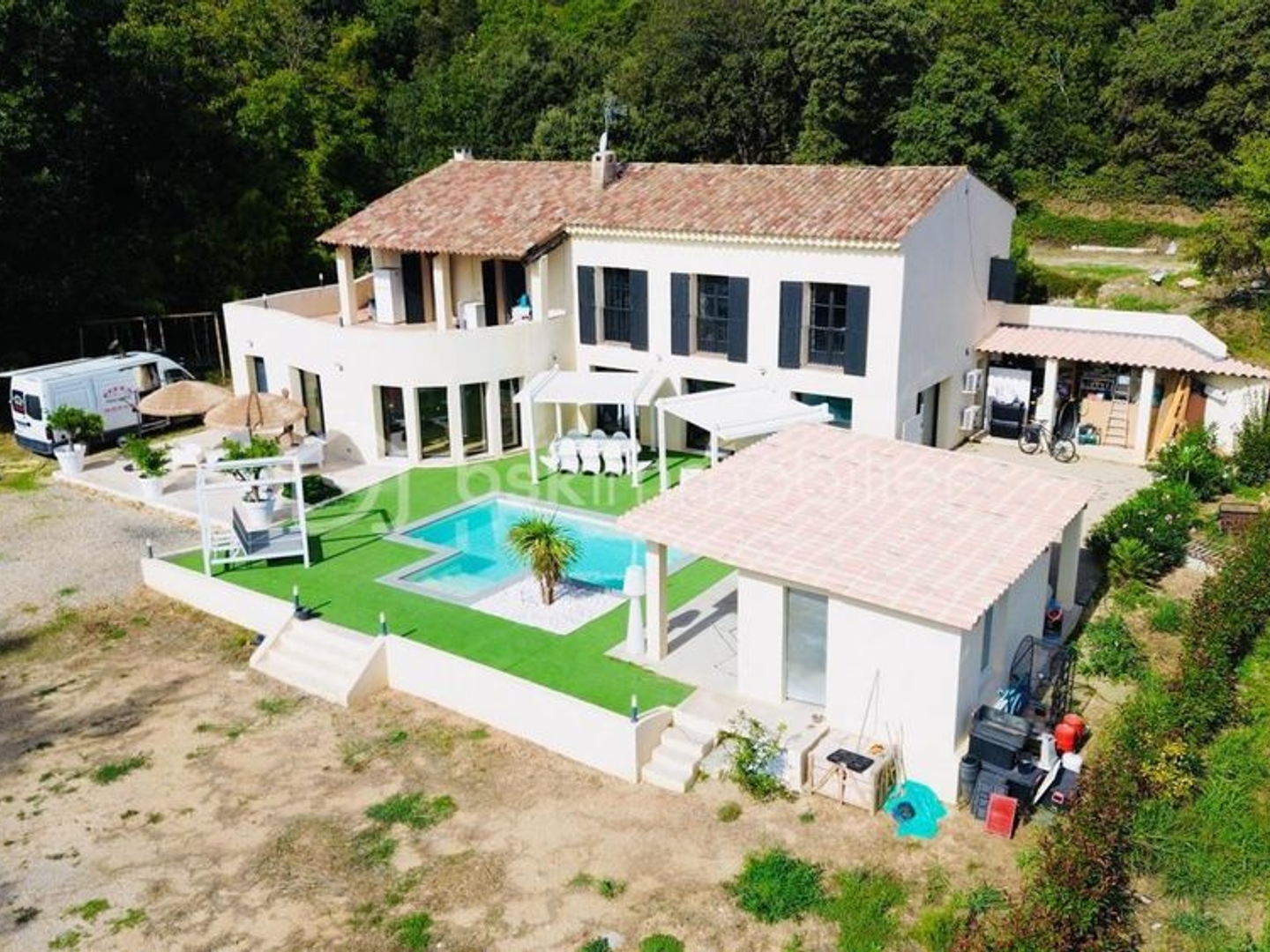 Maison à vendre - 10 pièces - 301m2 - Corbières (04220)