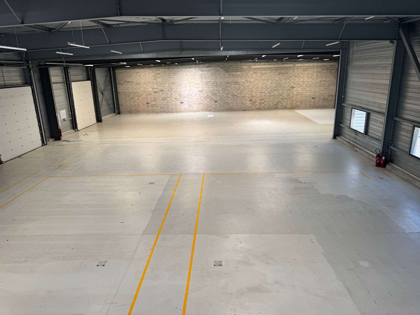 A VENDRE ensemble industriel de 1701 m² aux